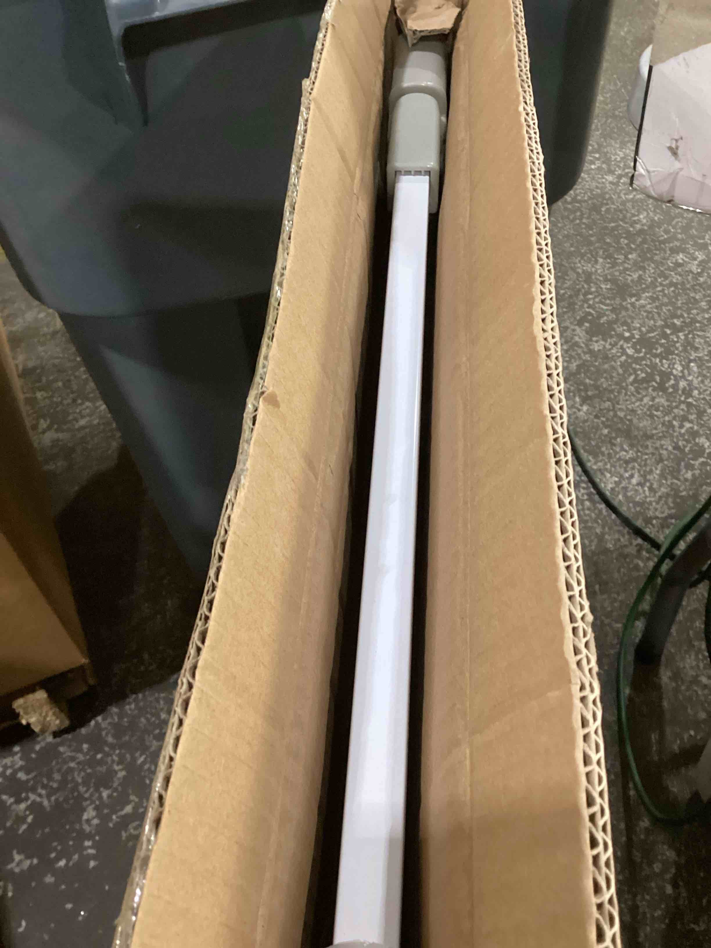 https://s3.amazonaws.com/lotting-images-prod/bidfta/TEA1467418_1746643705450.jpeg