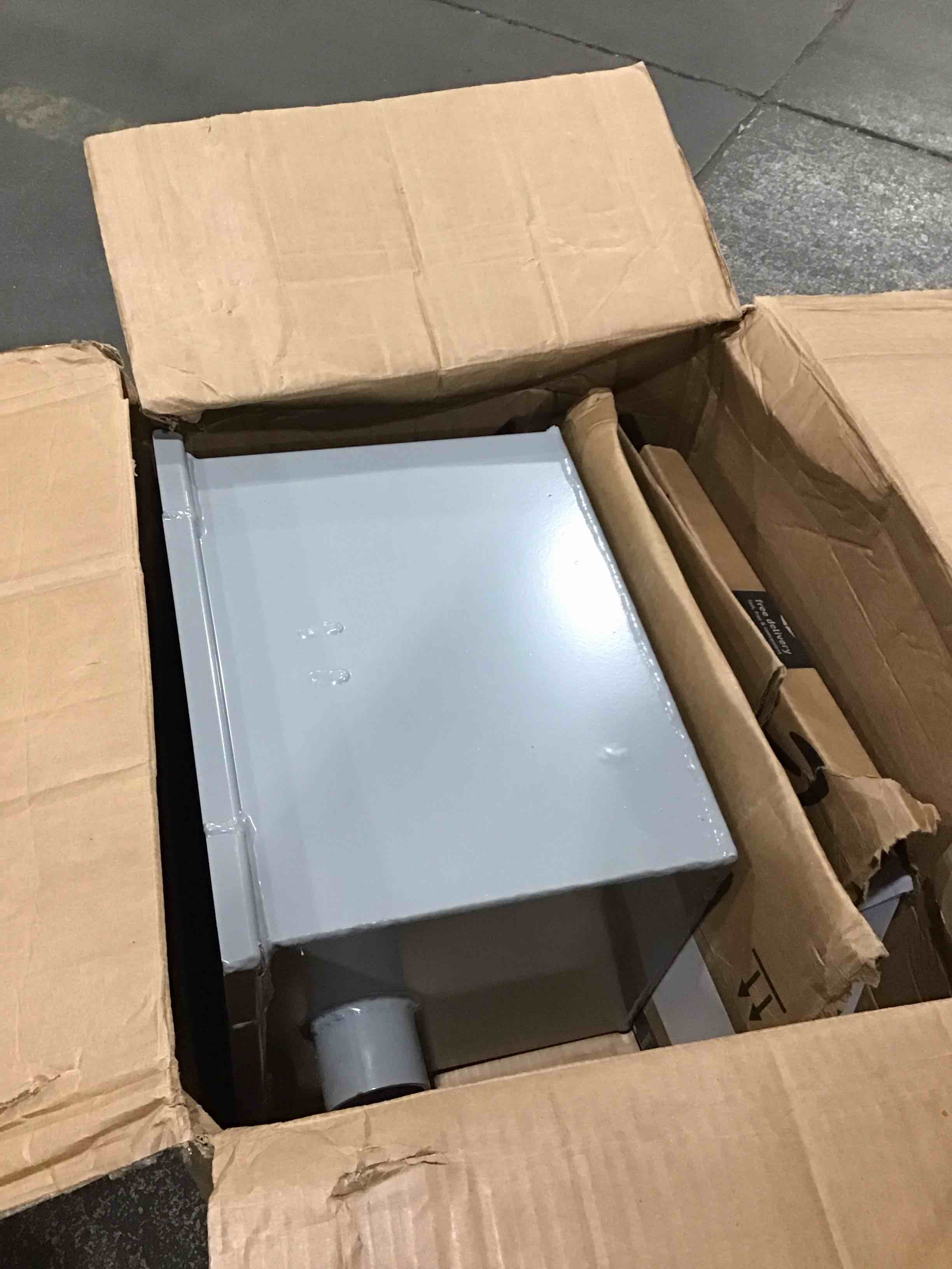 https://s3.amazonaws.com/lotting-images-prod/bidfta/TEA1468590_1743683714482.jpeg