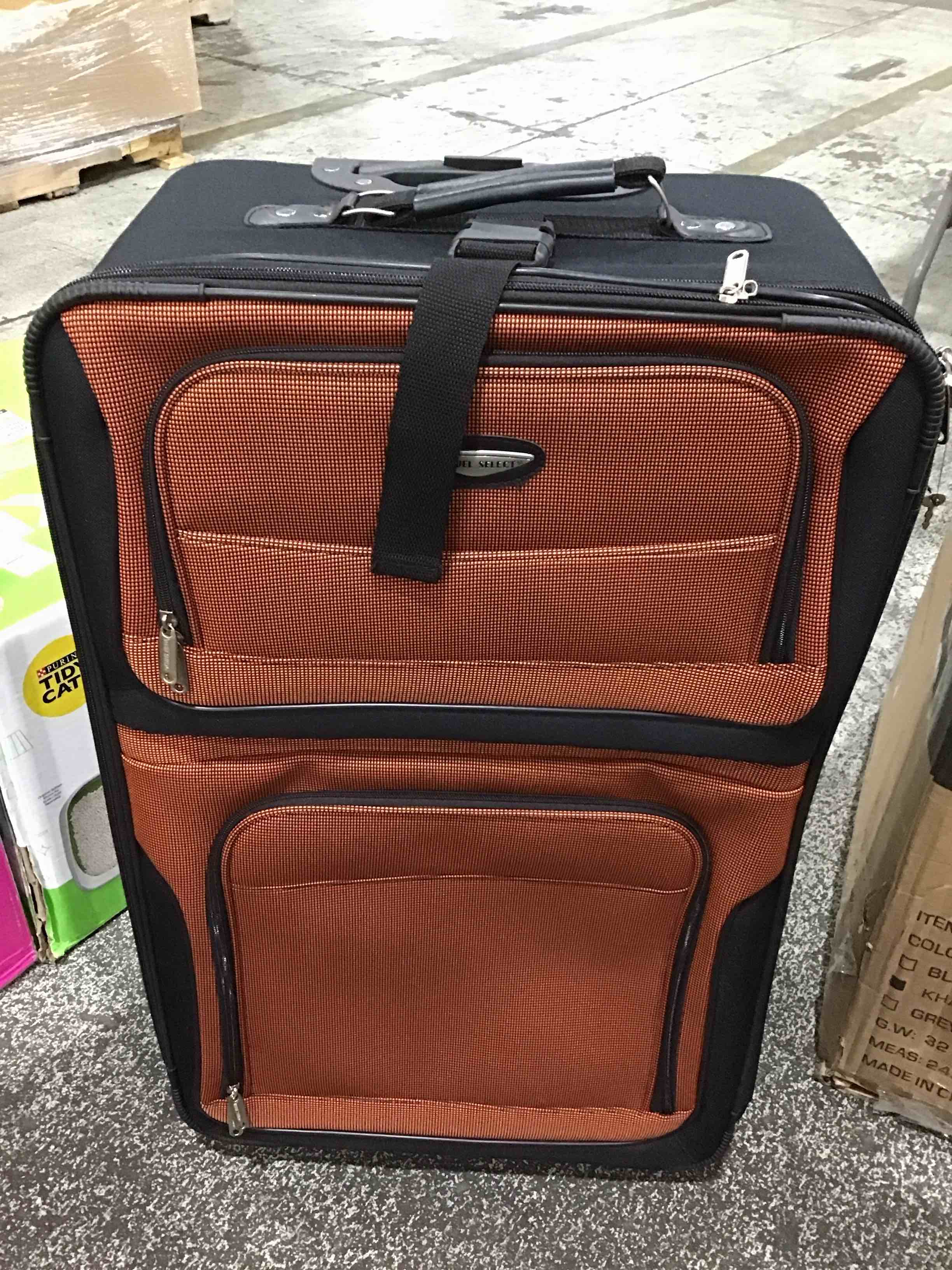 https://s3.amazonaws.com/lotting-images-prod/bidfta/TEA1470494_1745941018328.jpeg