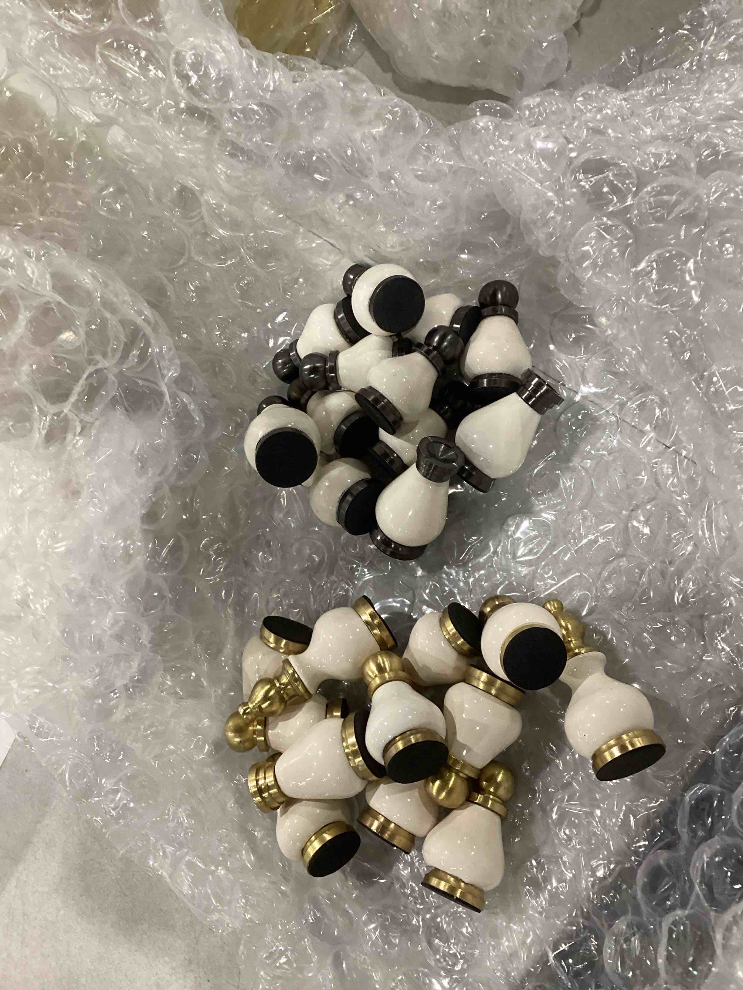 https://s3.amazonaws.com/lotting-images-prod/bidfta/TEA1475749_1750942967302.jpeg