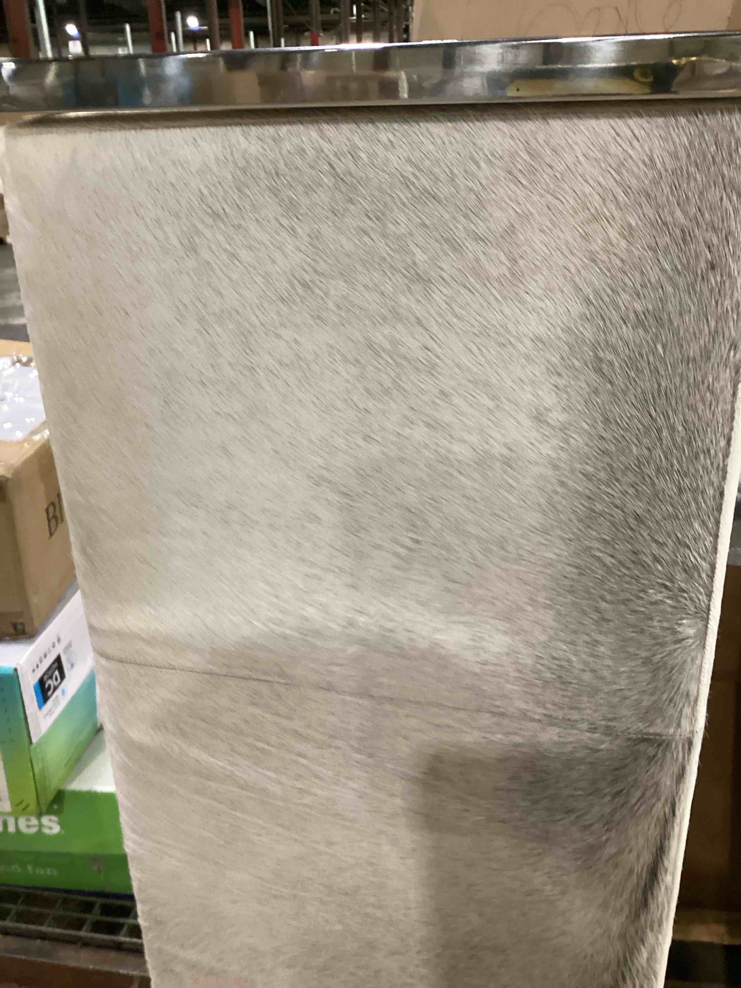 https://s3.amazonaws.com/lotting-images-prod/bidfta/TEA1475759_1750947089265.jpeg