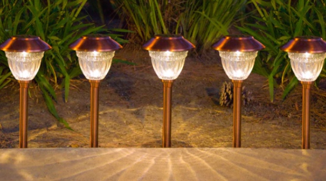 SOLAR POWERED LED PATHWAYS LIGHTS SET OF 8 COPPER 15.75”H