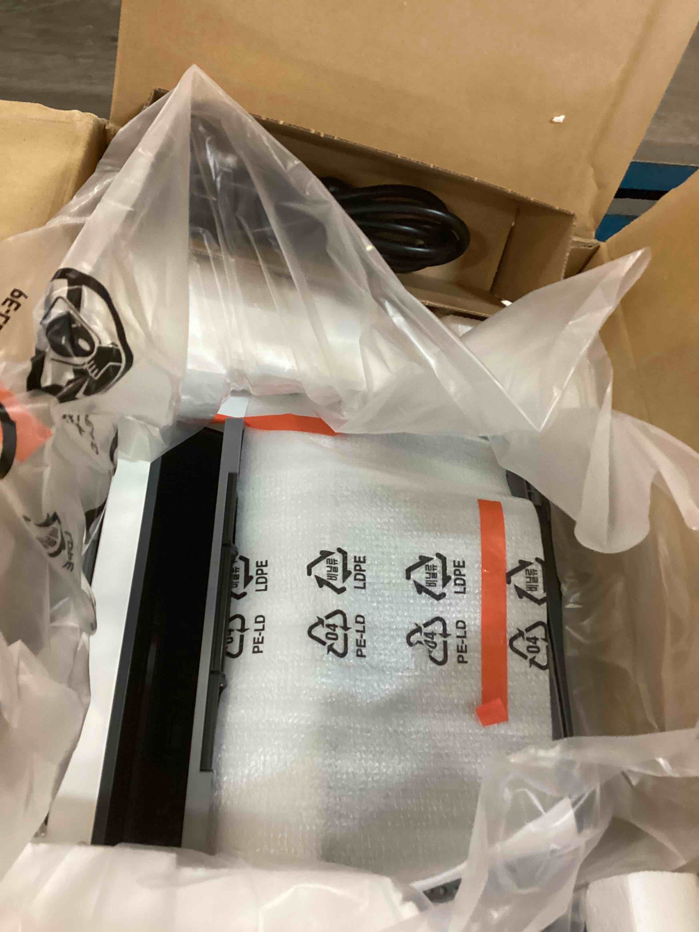 https://s3.amazonaws.com/lotting-images-prod/bidfta/TEA1486023_1734461027925.jpeg