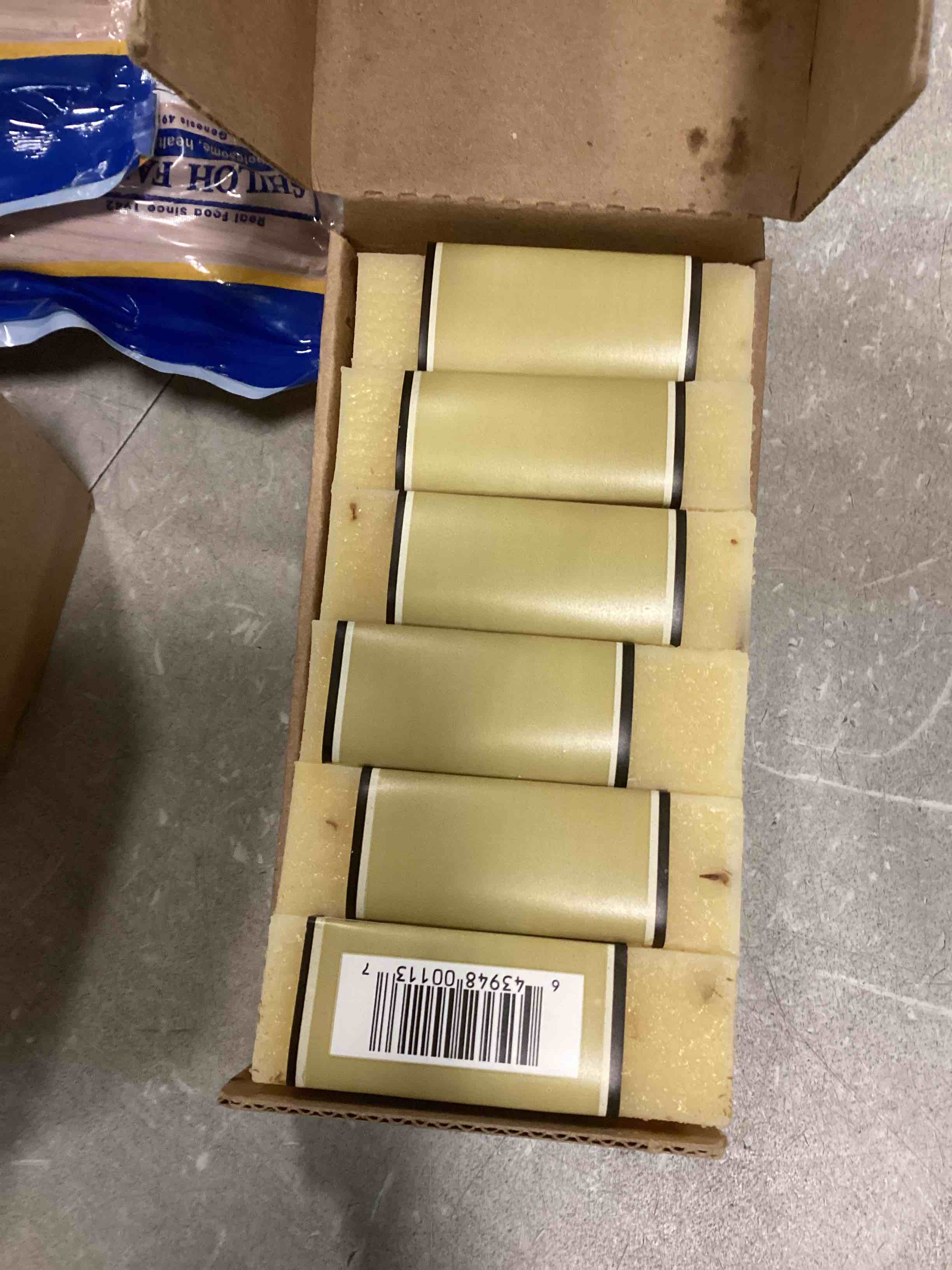 https://s3.amazonaws.com/lotting-images-prod/bidfta/TEA1487186_1735061629386.jpeg