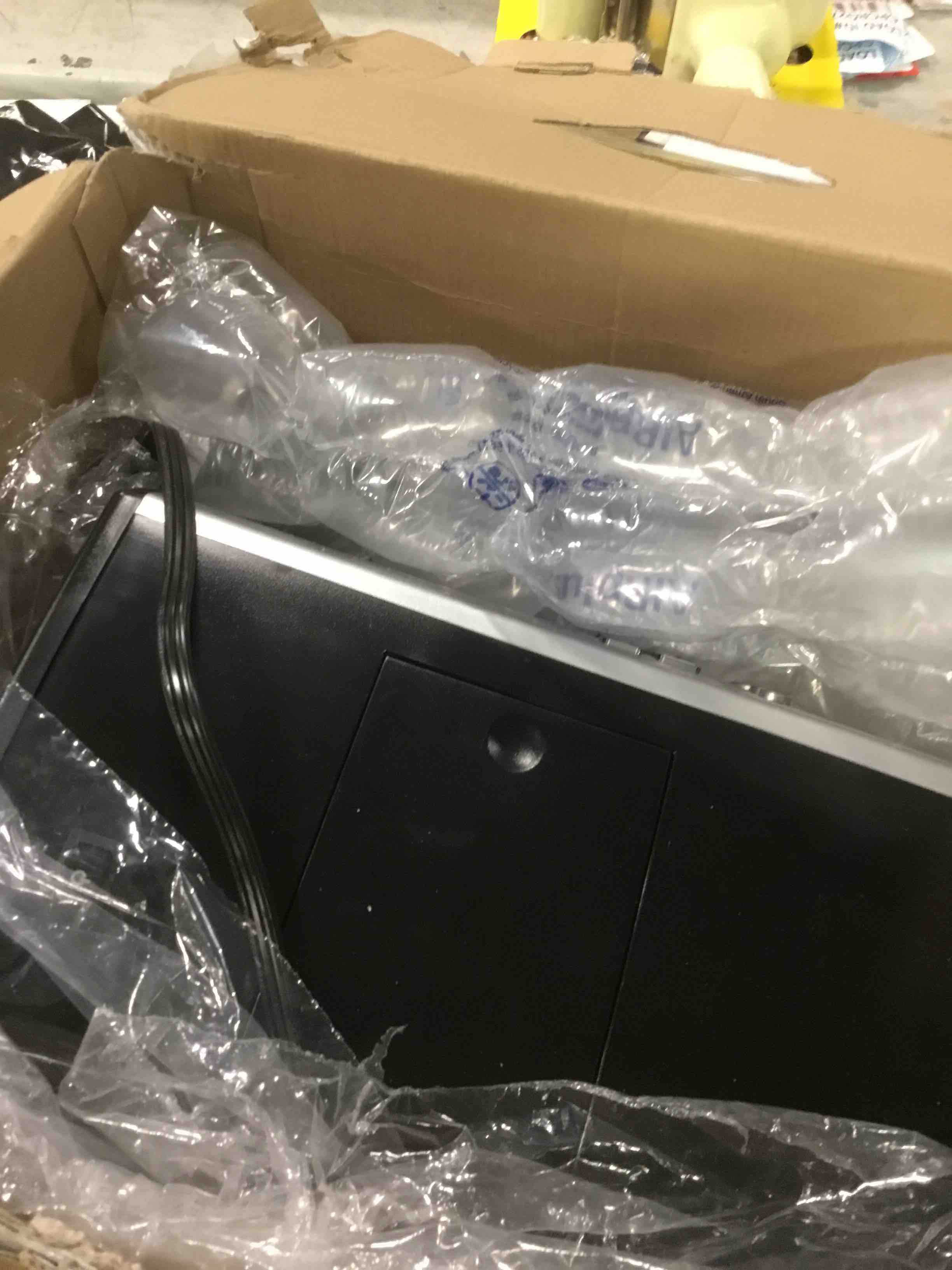 https://s3.amazonaws.com/lotting-images-prod/bidfta/TEA1489926_1734634381967.jpeg