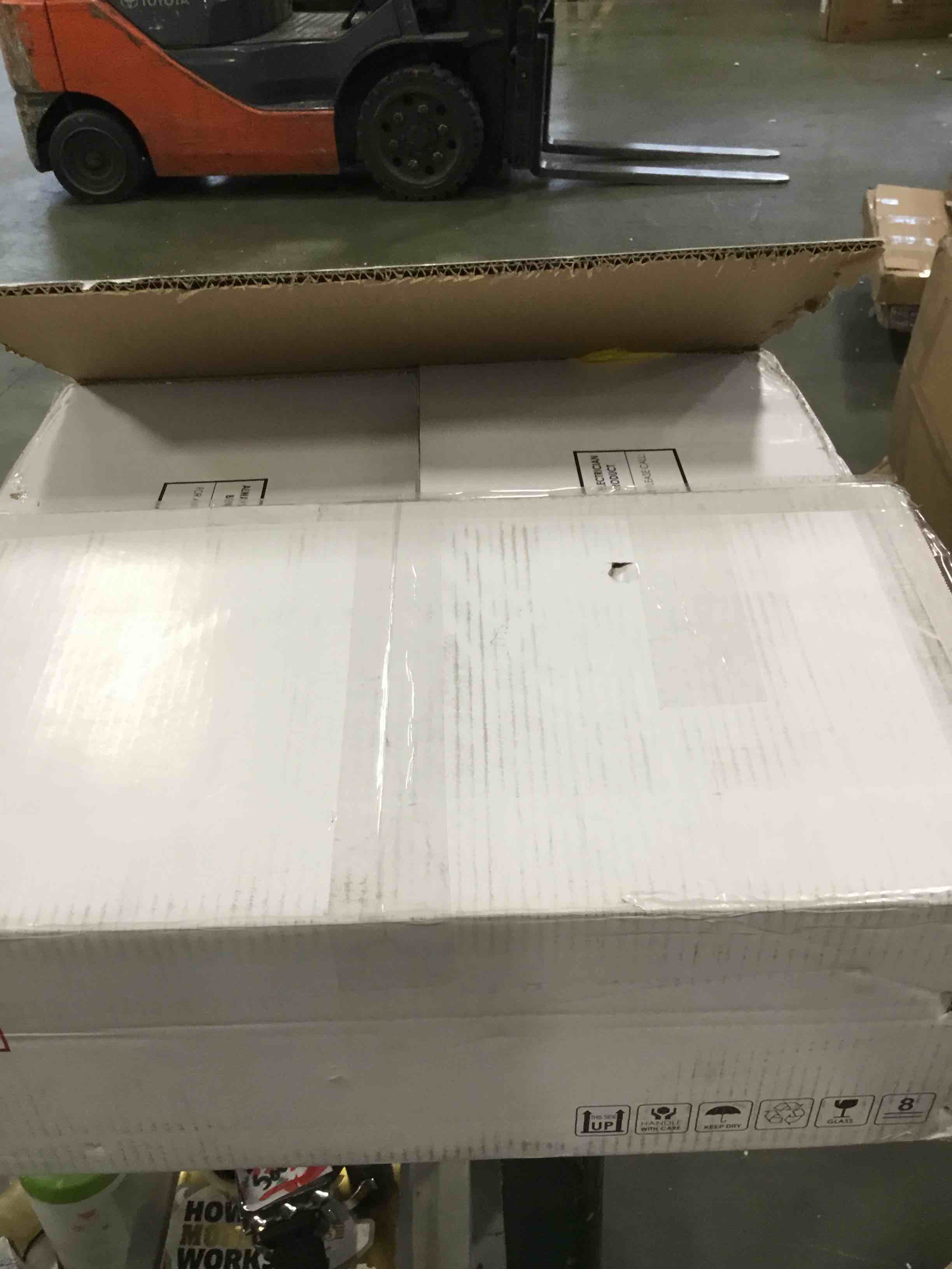 https://s3.amazonaws.com/lotting-images-prod/bidfta/TEA1492276_1733863934767.jpeg