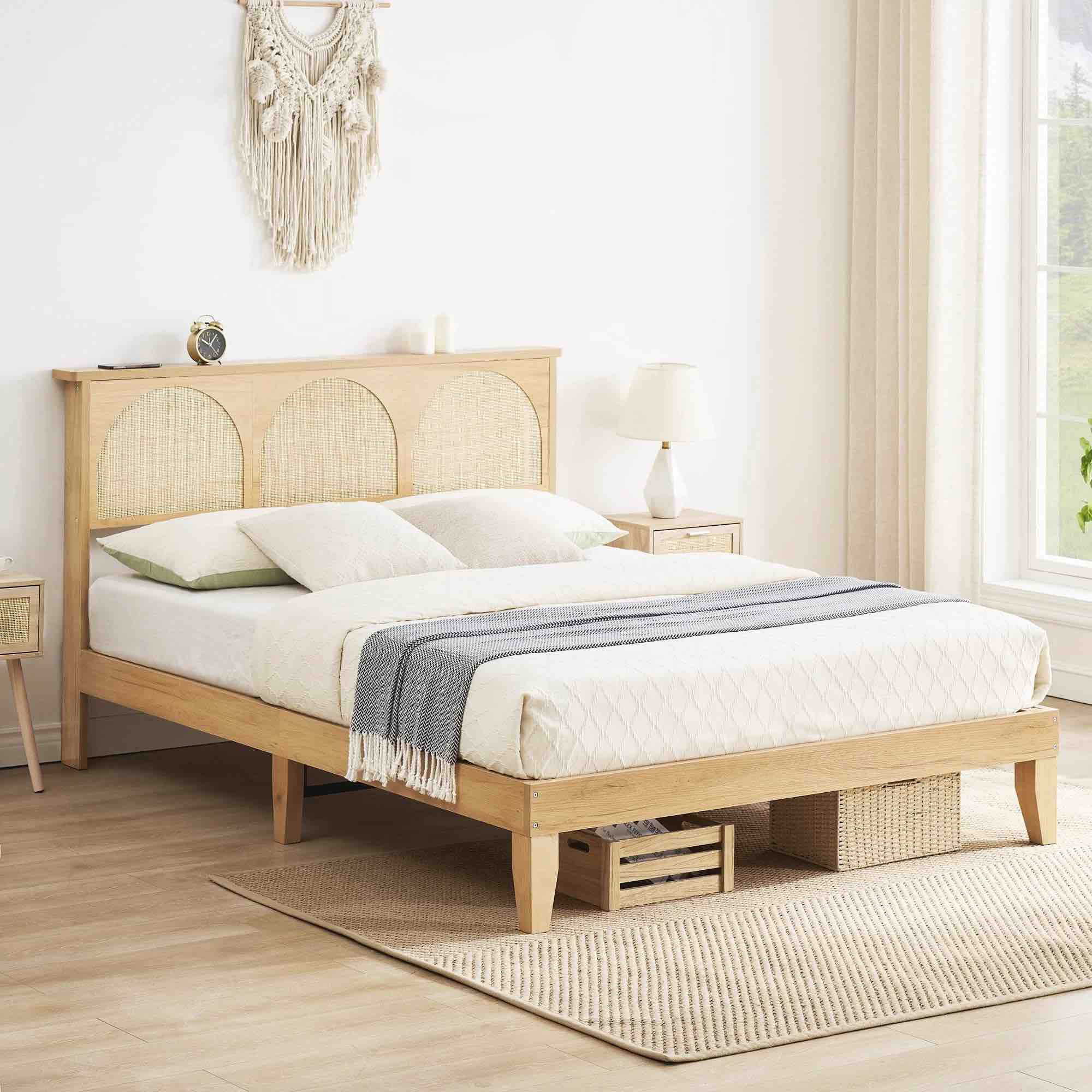 Batai 41.14" Bed Frame queen 