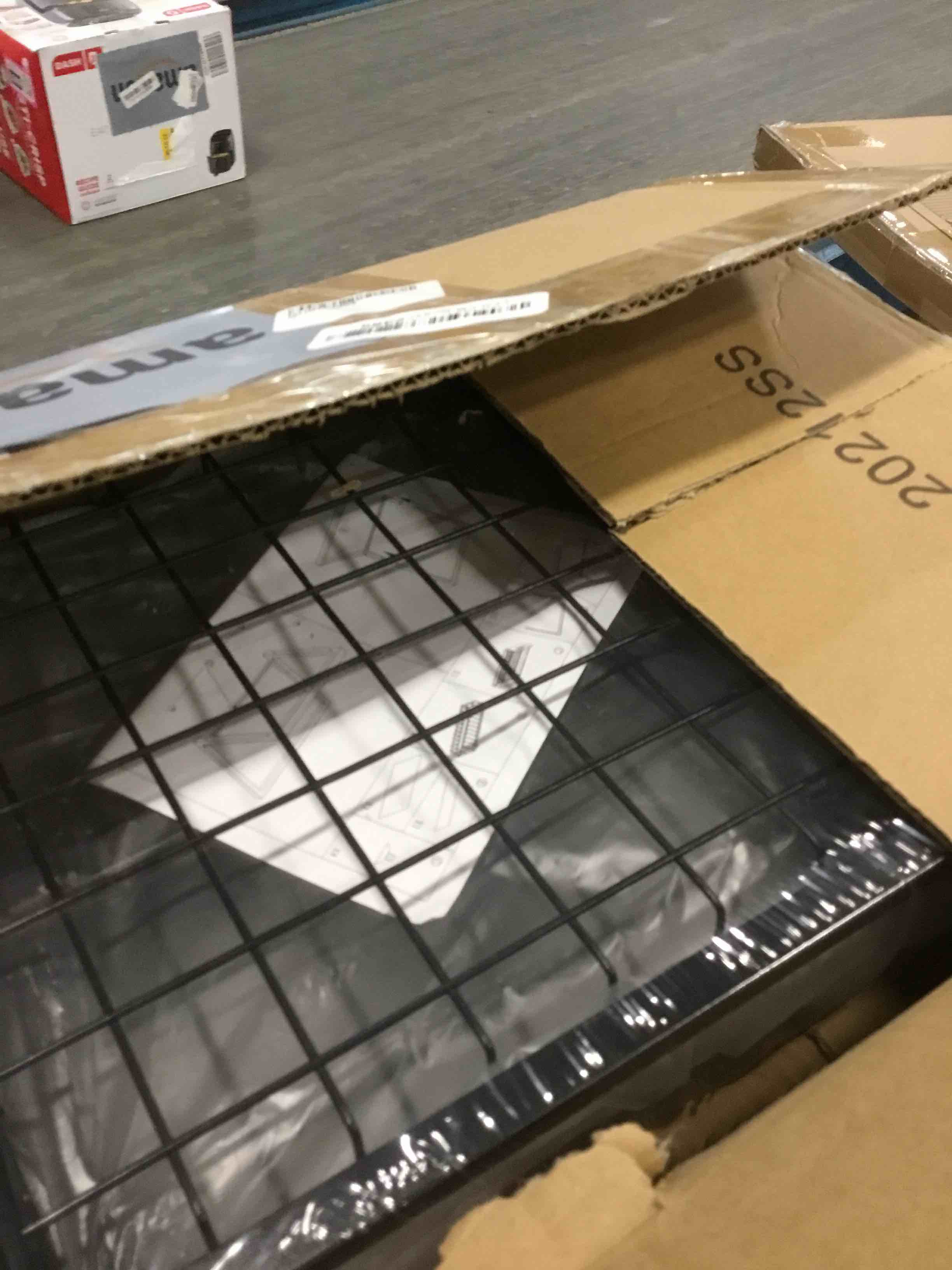 https://s3.amazonaws.com/lotting-images-prod/bidfta/TEA1499529_1733956896730.jpeg
