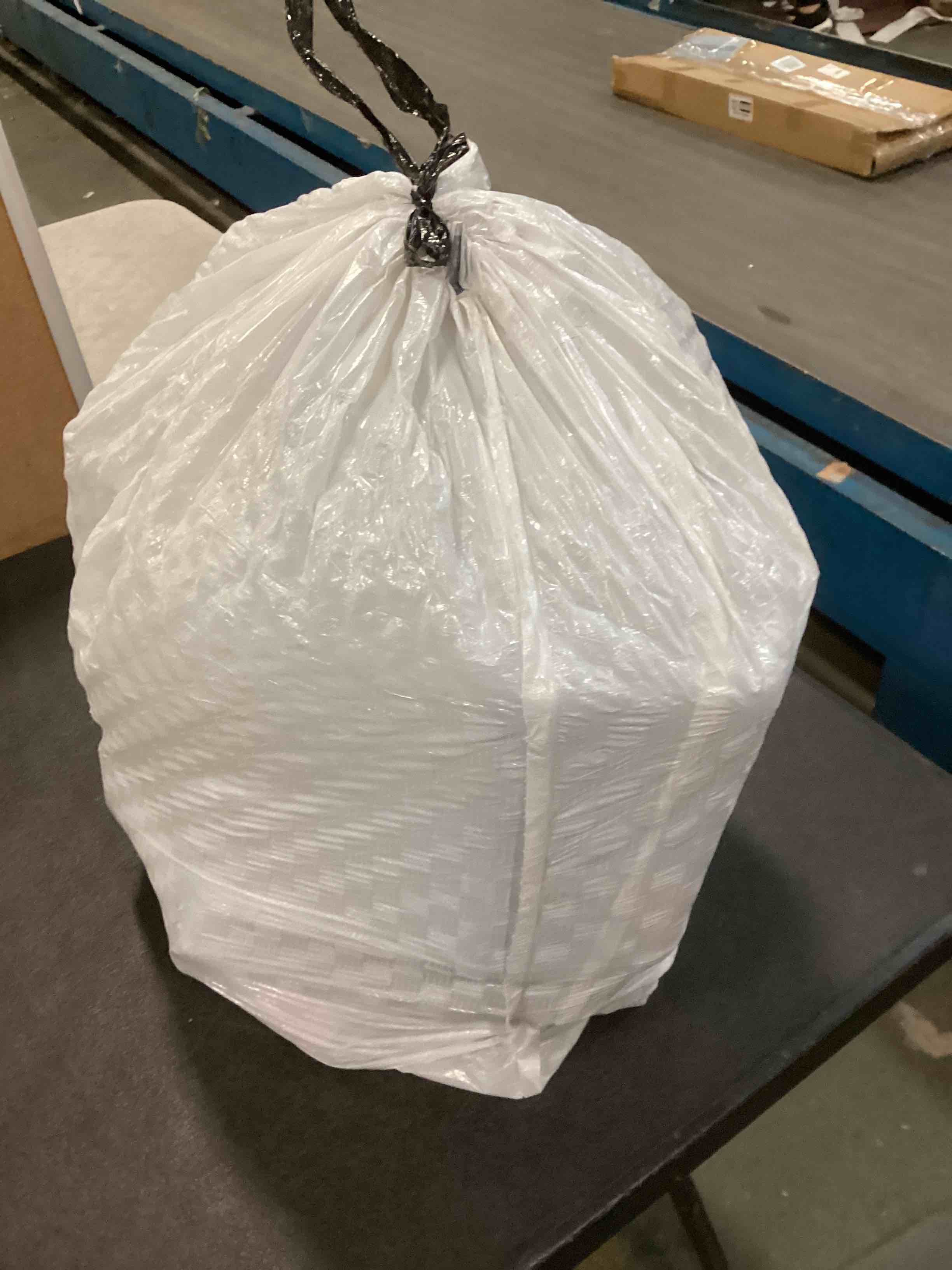https://s3.amazonaws.com/lotting-images-prod/bidfta/TEA1501727_1733977579679.jpeg