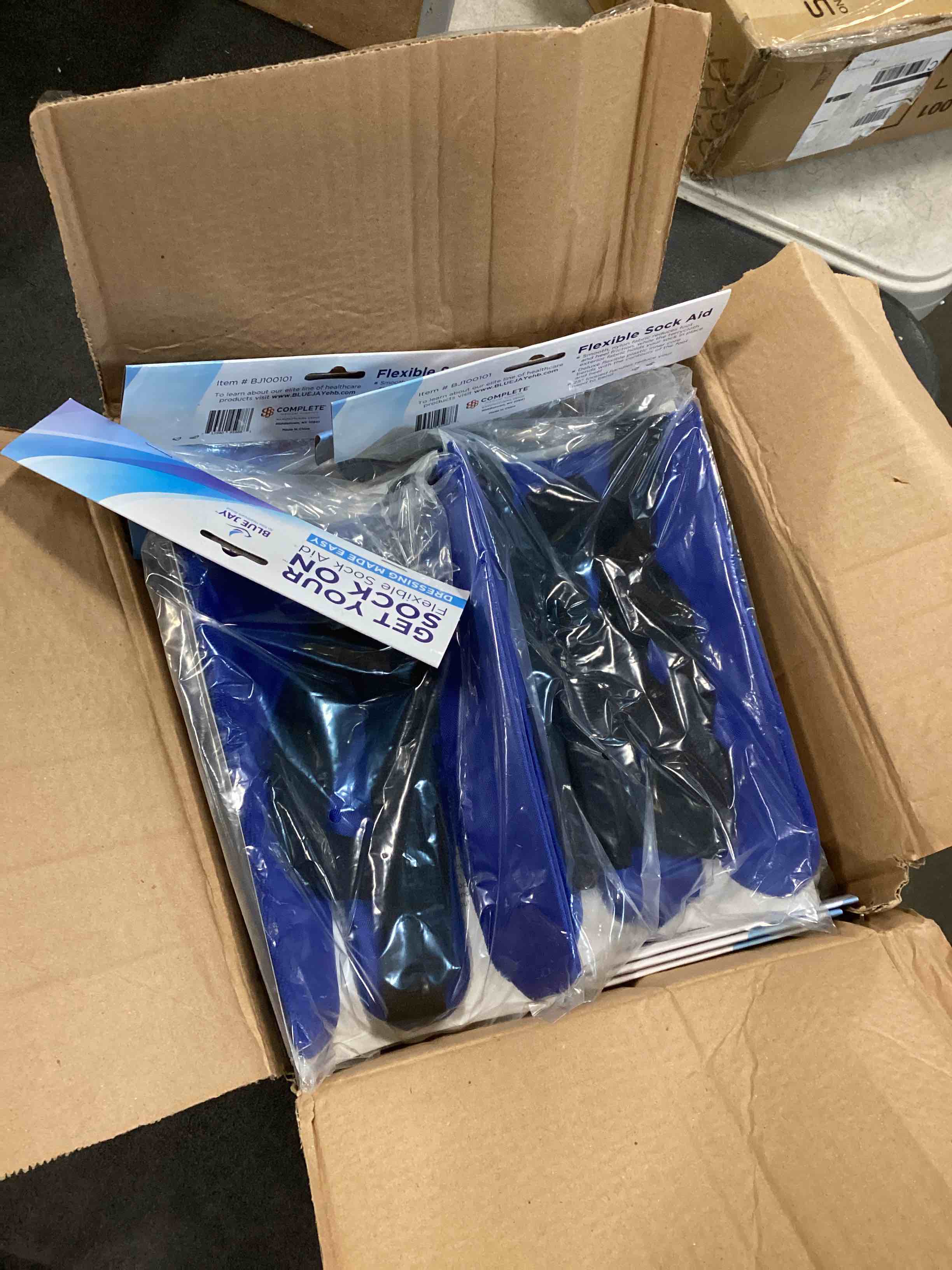 https://s3.amazonaws.com/lotting-images-prod/bidfta/TEA1501793_1734049459102.jpeg