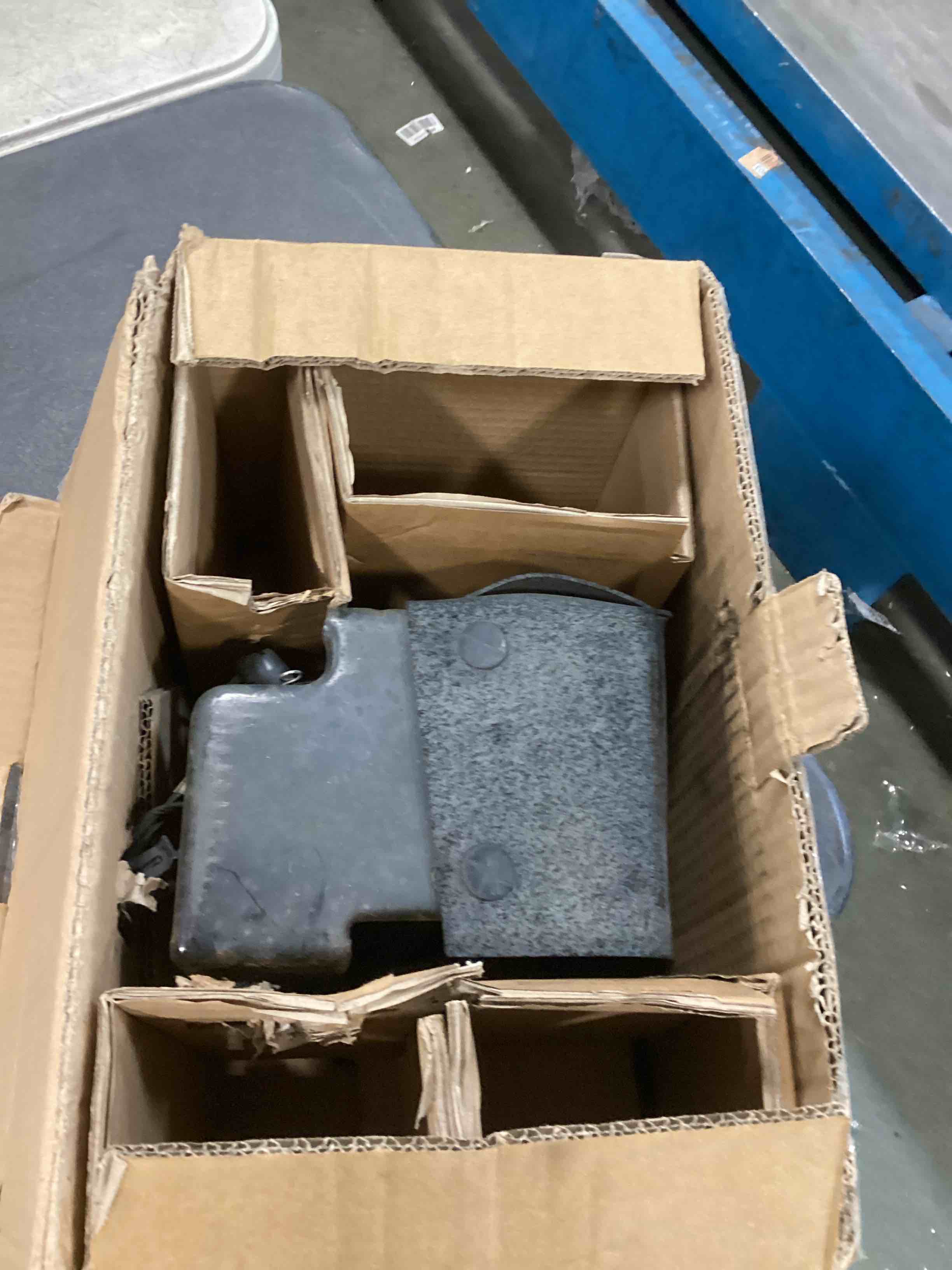 https://s3.amazonaws.com/lotting-images-prod/bidfta/TEA1501818_1734057231769.jpeg