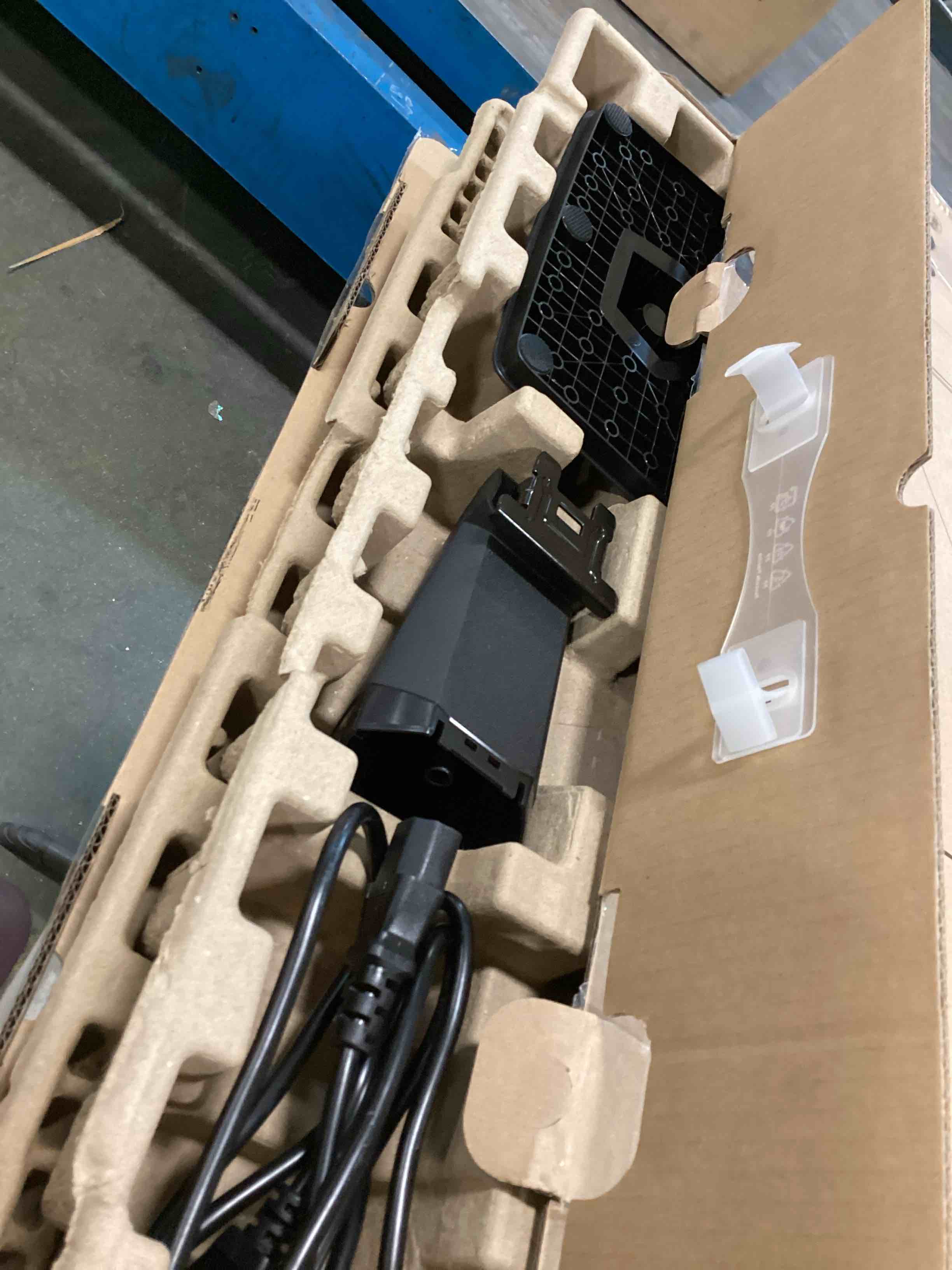 https://s3.amazonaws.com/lotting-images-prod/bidfta/TEA1504603_1735866398450.jpeg