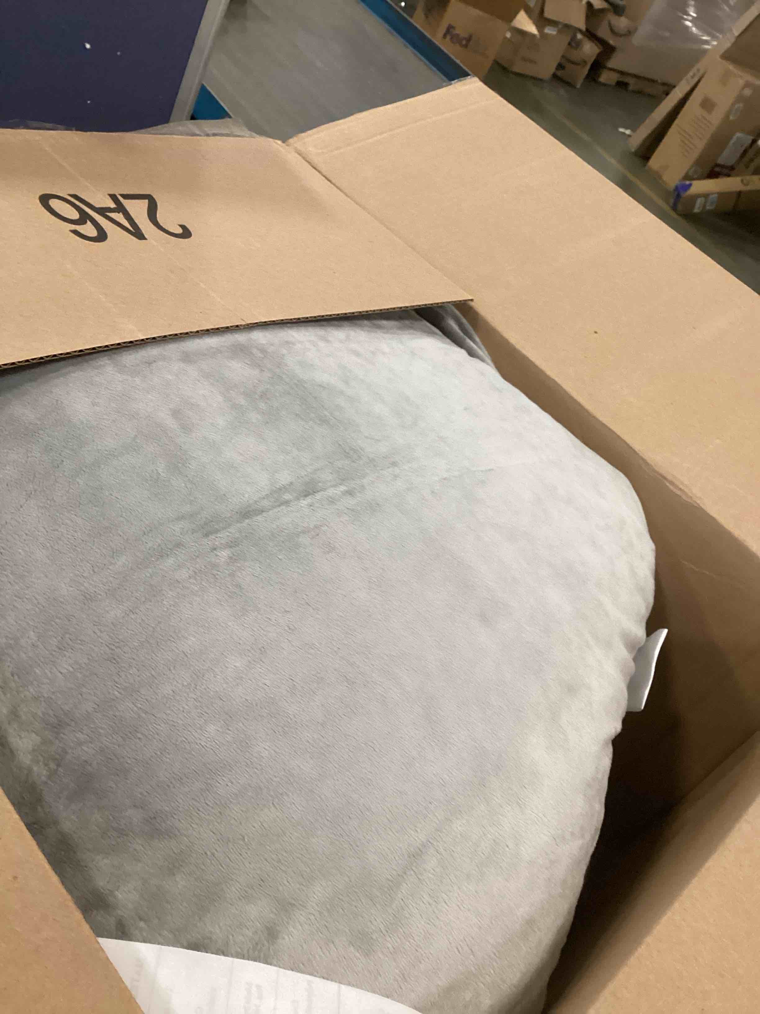 https://s3.amazonaws.com/lotting-images-prod/bidfta/TEA1506192_1736873038174.jpeg