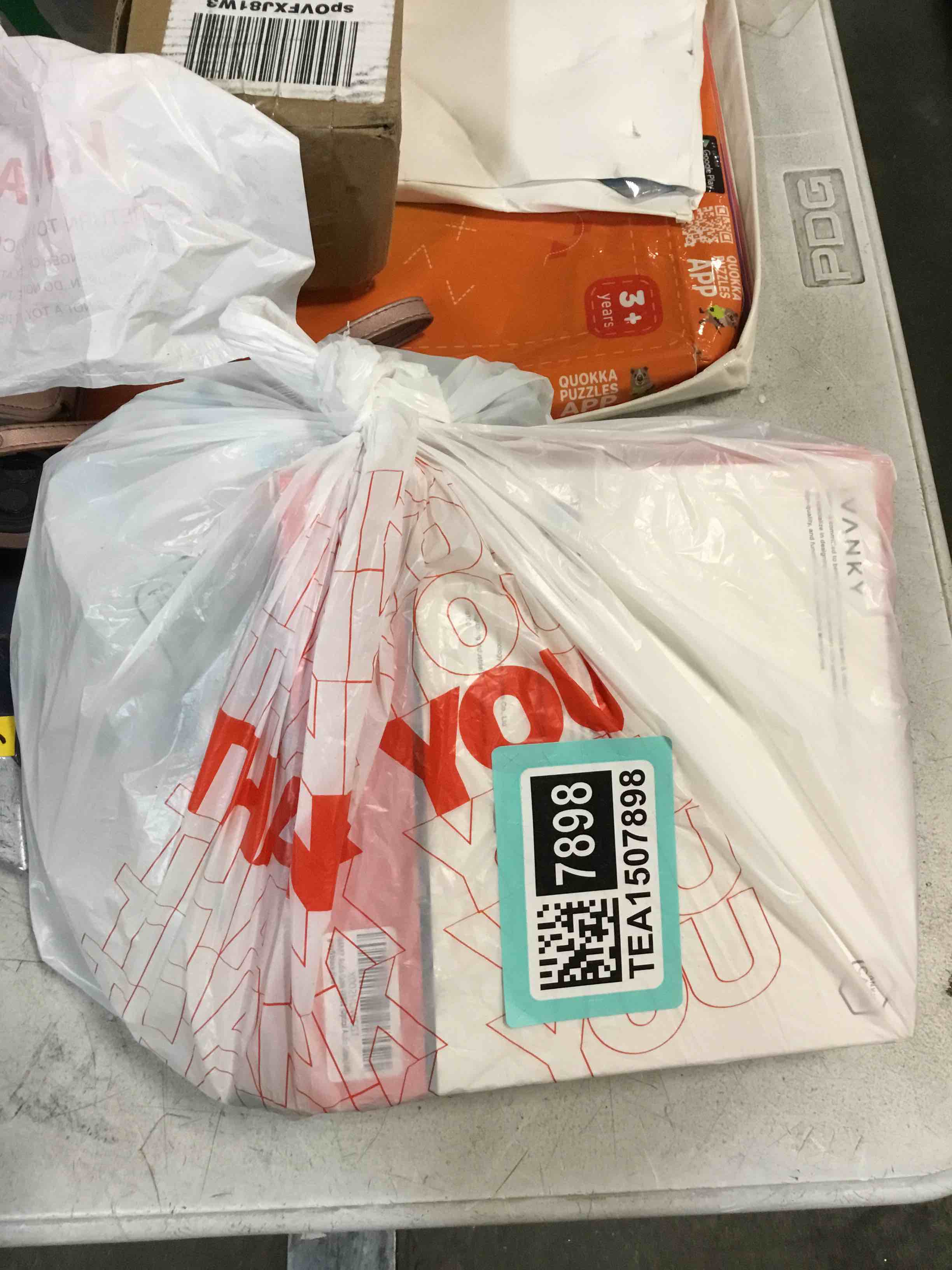 https://s3.amazonaws.com/lotting-images-prod/bidfta/TEA1507898_1735267921141.jpeg