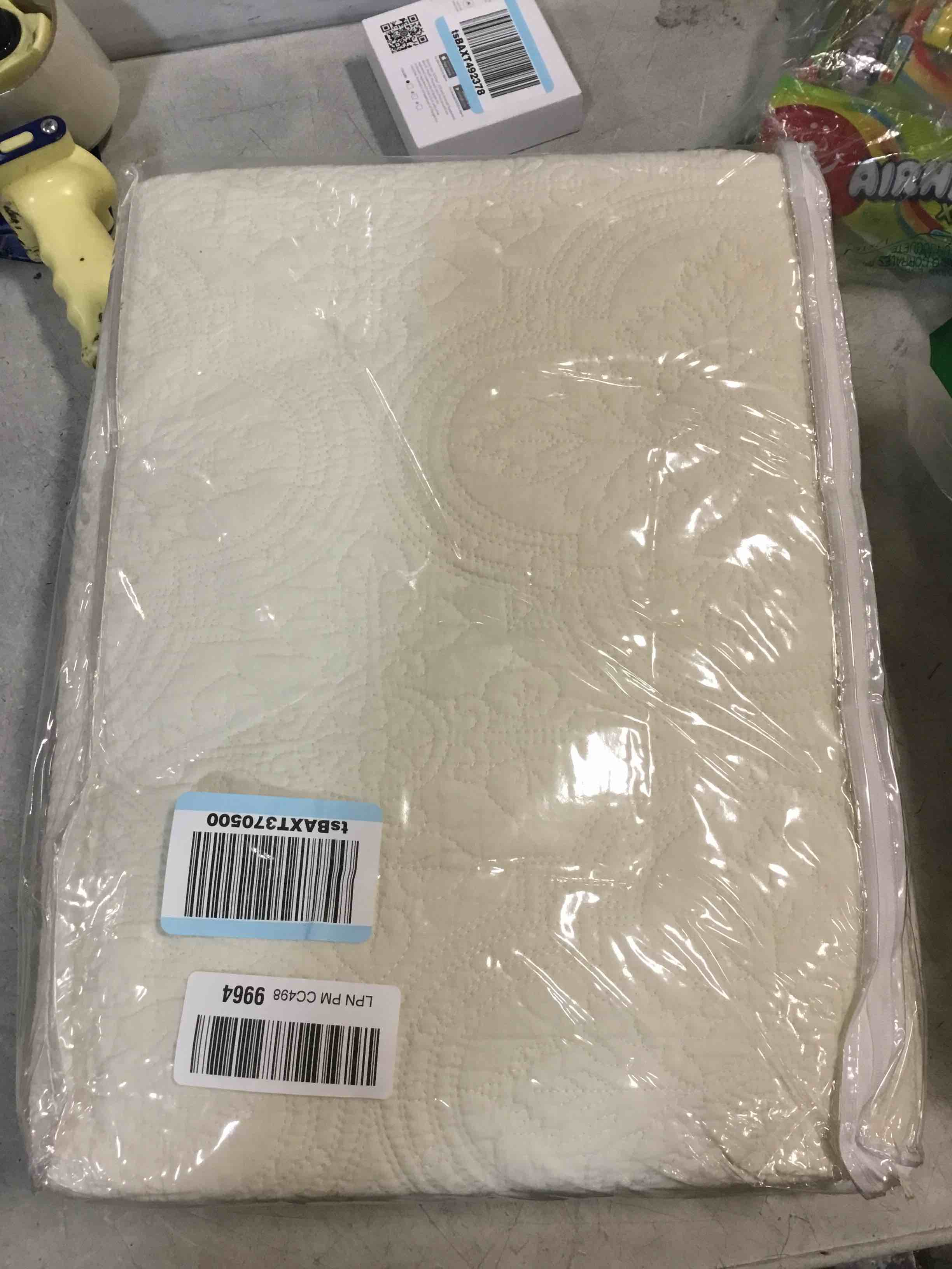 https://s3.amazonaws.com/lotting-images-prod/bidfta/TEA1507919_1735271827410.jpeg