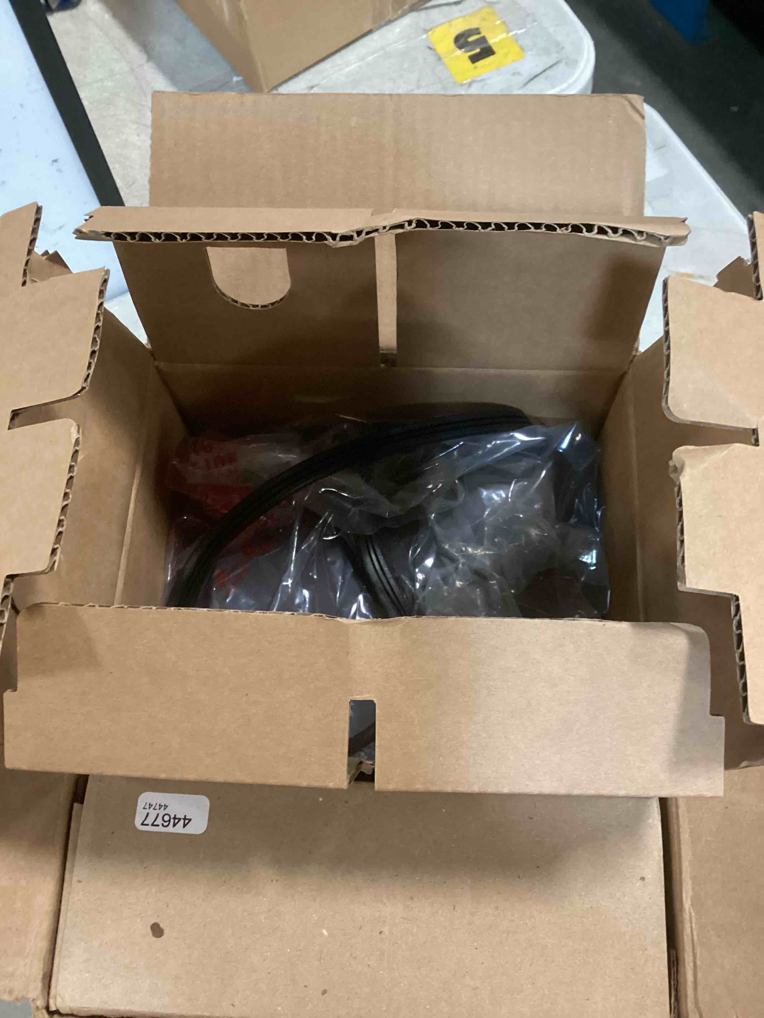 https://s3.amazonaws.com/lotting-images-prod/bidfta/TEA1508426_1735880673354.jpeg