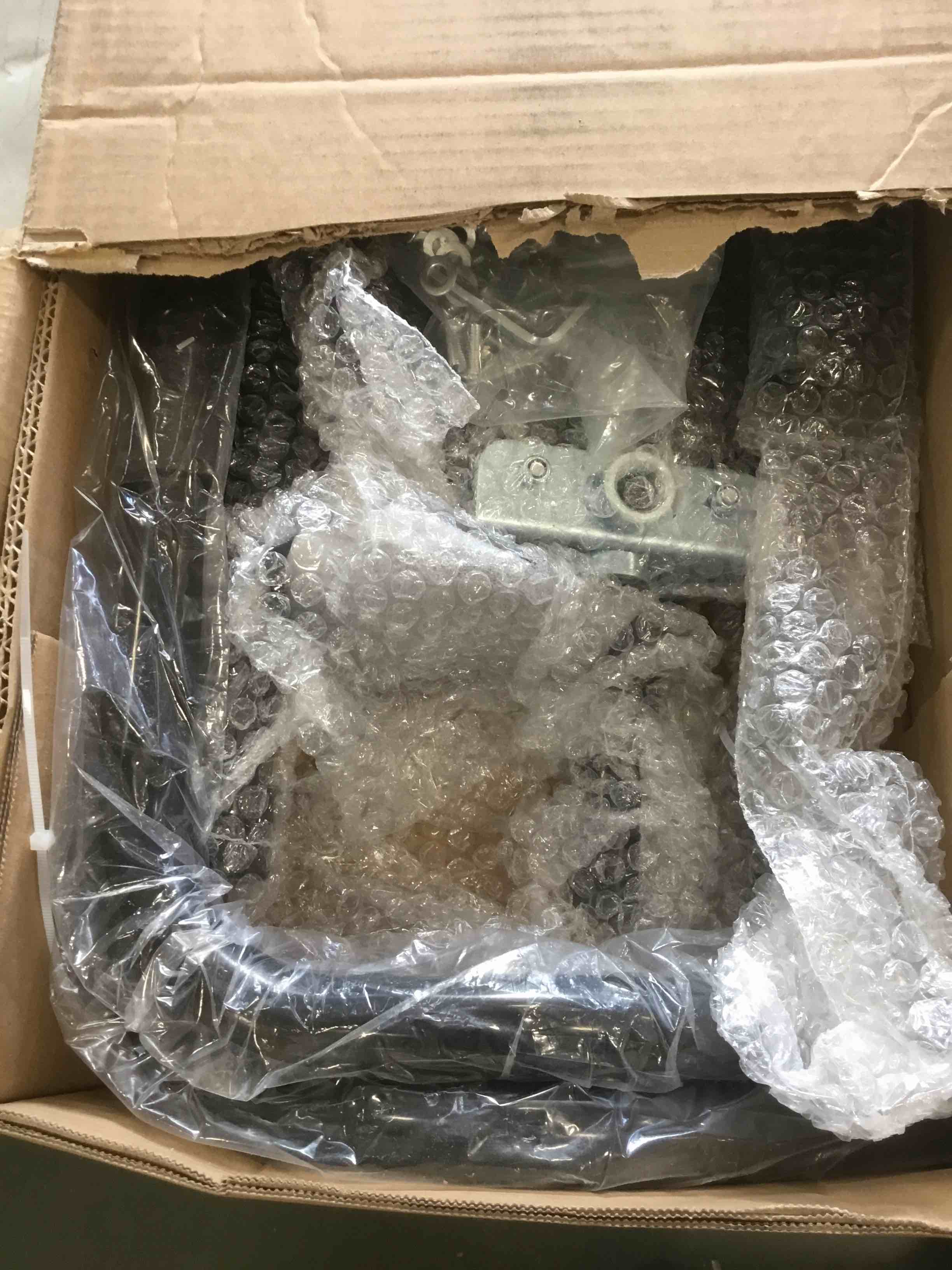 https://s3.amazonaws.com/lotting-images-prod/bidfta/TEA1508843_1737382302310.jpeg