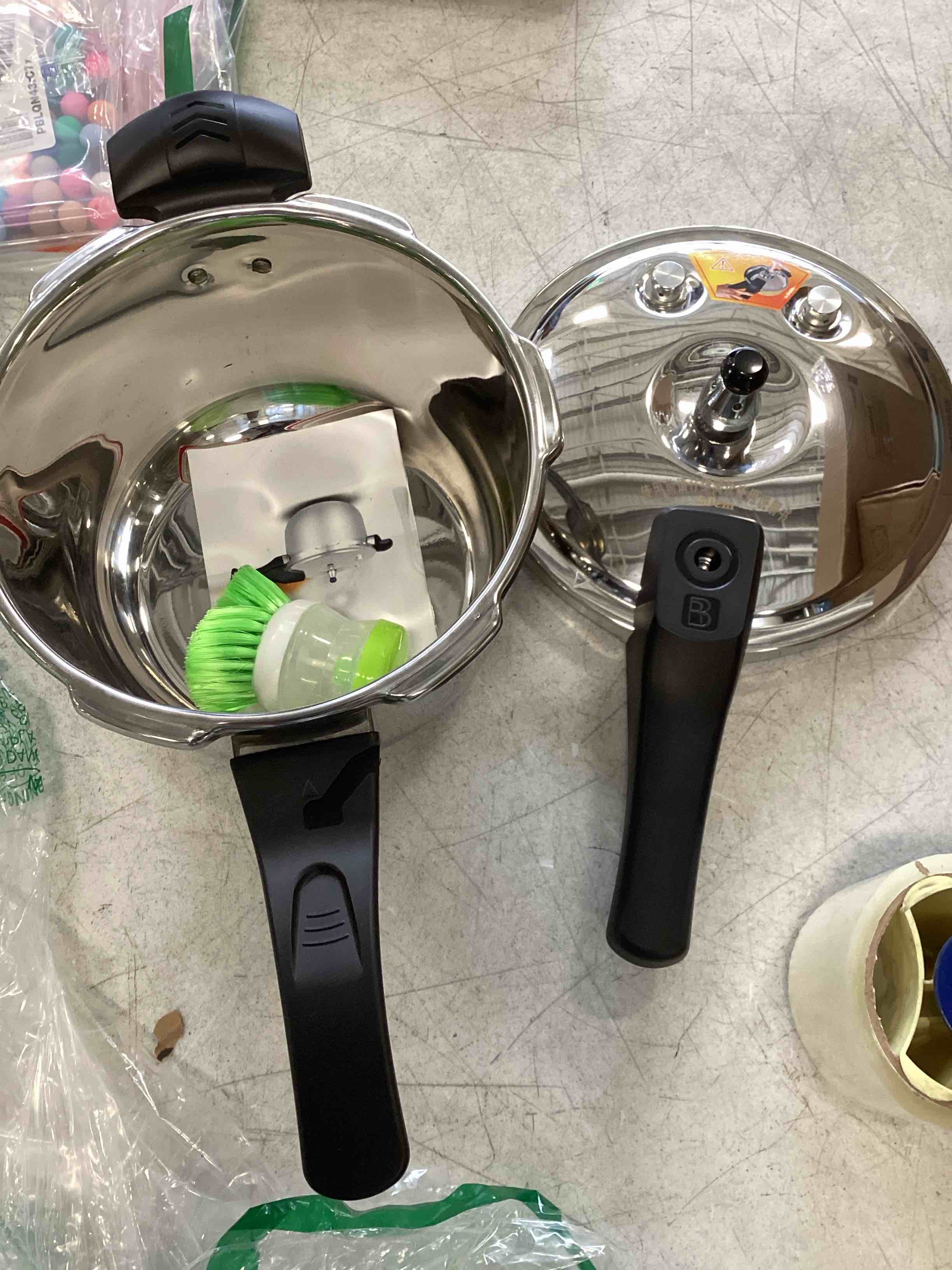 Stainless Steel Pressure Cooker Cookware rice cooker about 2-5 person use explosion-proof Thickened Safety home use durable (4.22 Quart)