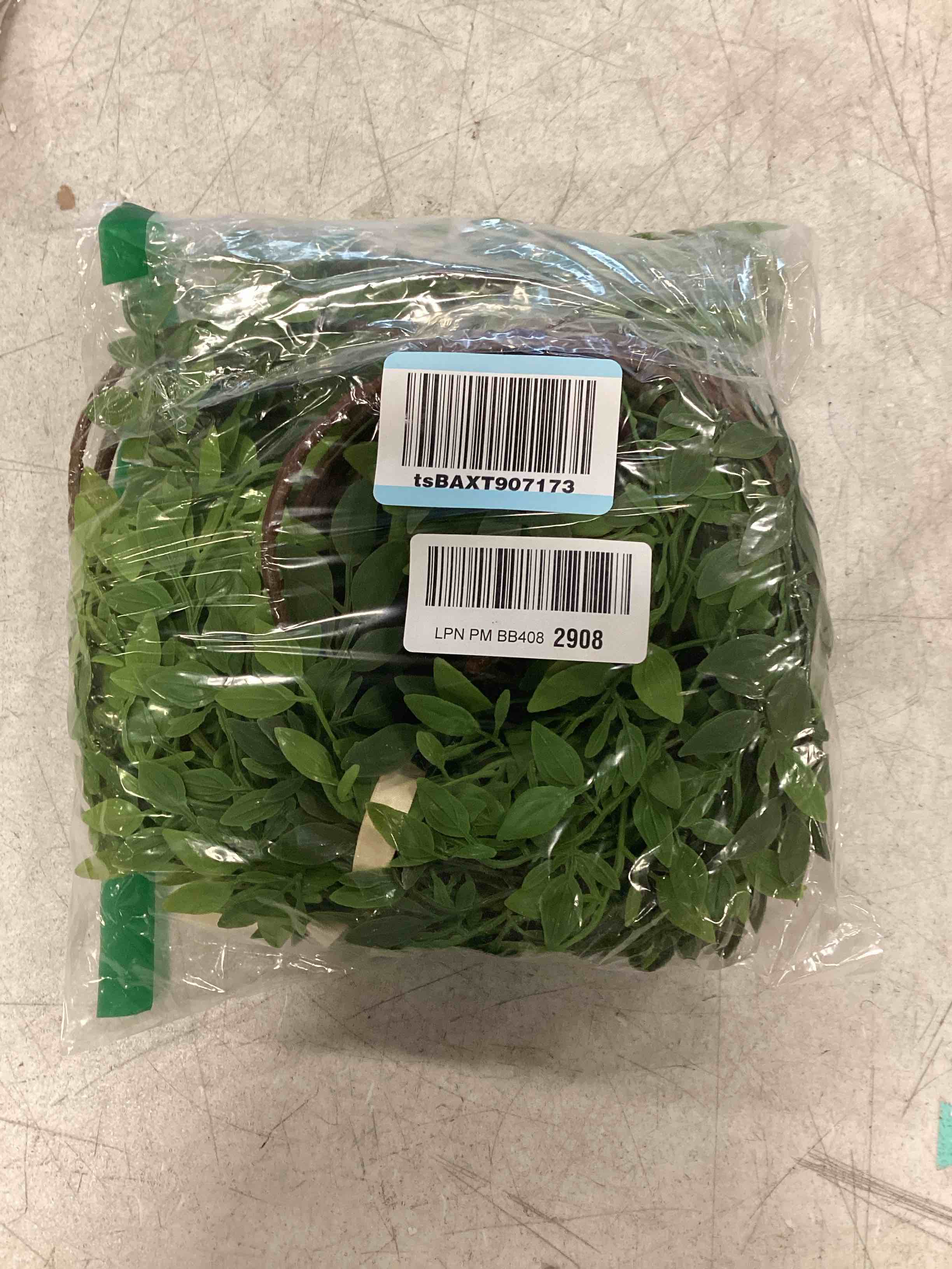https://s3.amazonaws.com/lotting-images-prod/bidfta/TEA1509190_1738155441273.jpeg