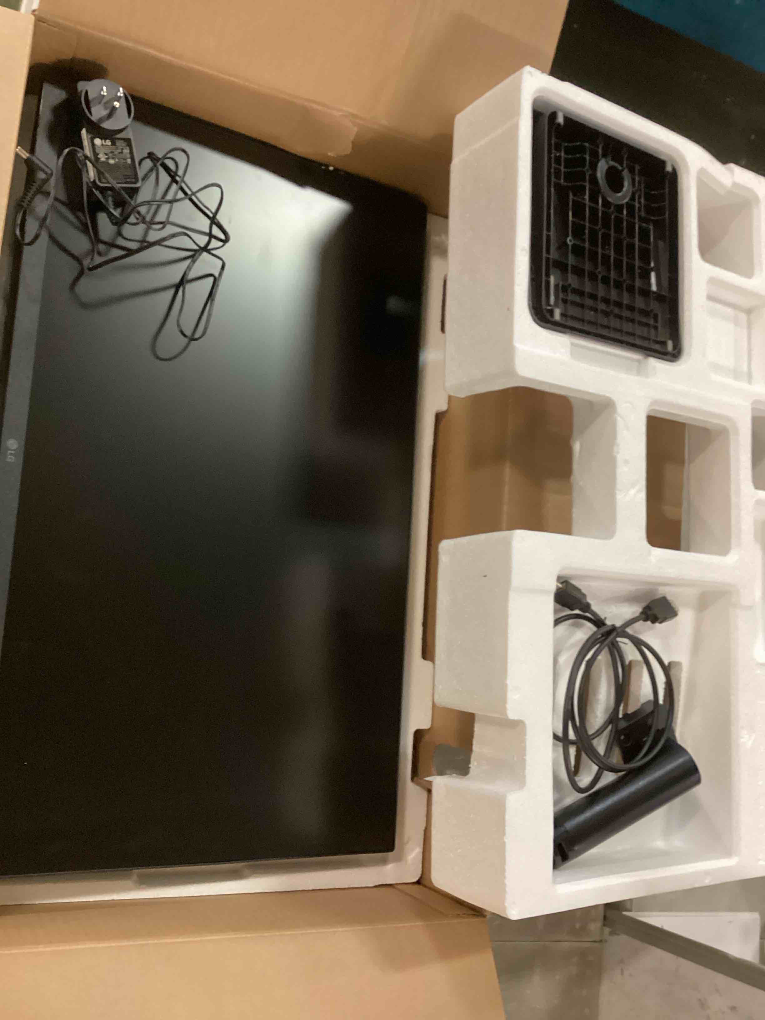 https://s3.amazonaws.com/lotting-images-prod/bidfta/TEA1513574_1734636900396.jpeg