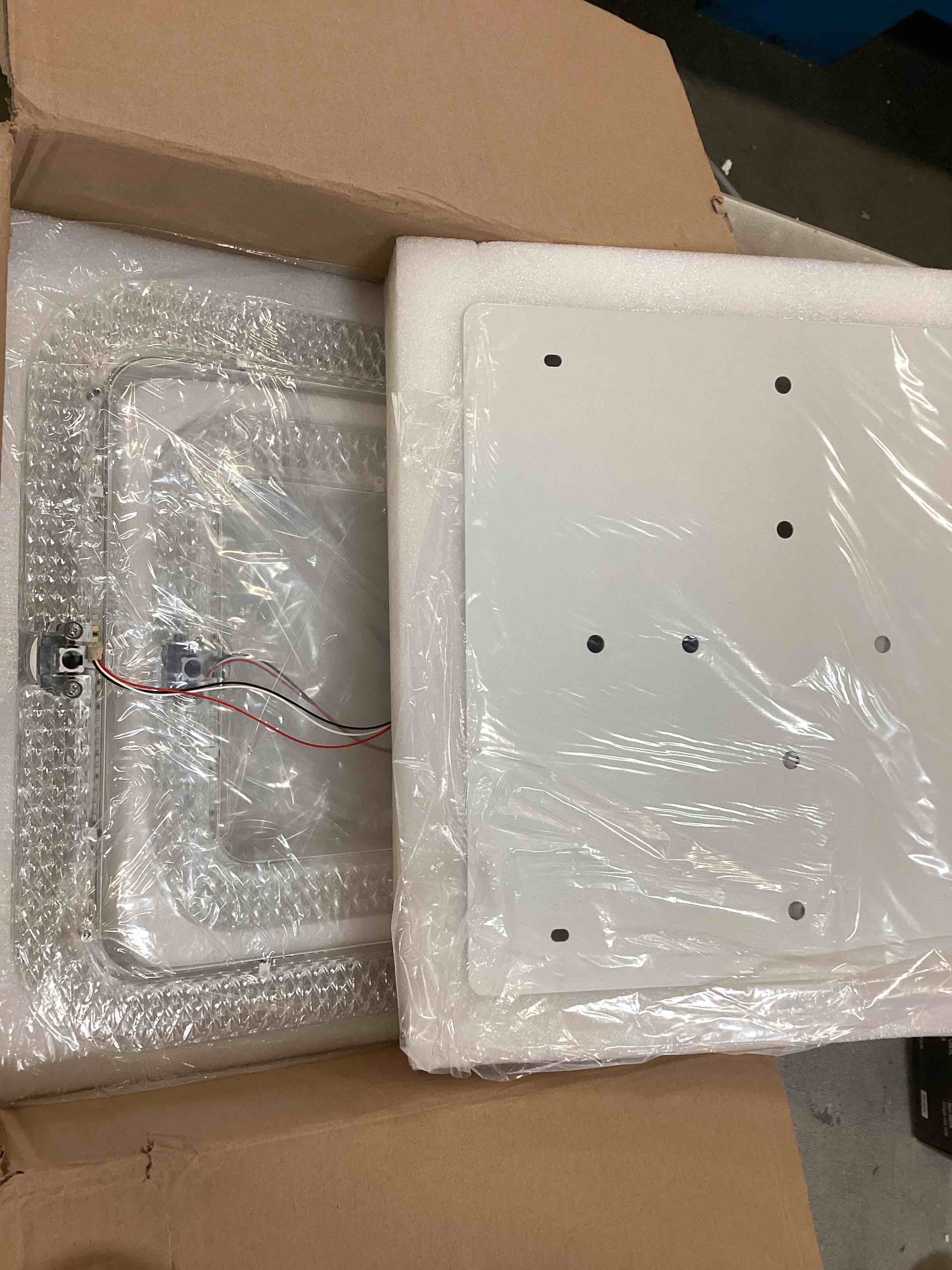 https://s3.amazonaws.com/lotting-images-prod/bidfta/TEA1514515_1735575544628.jpeg