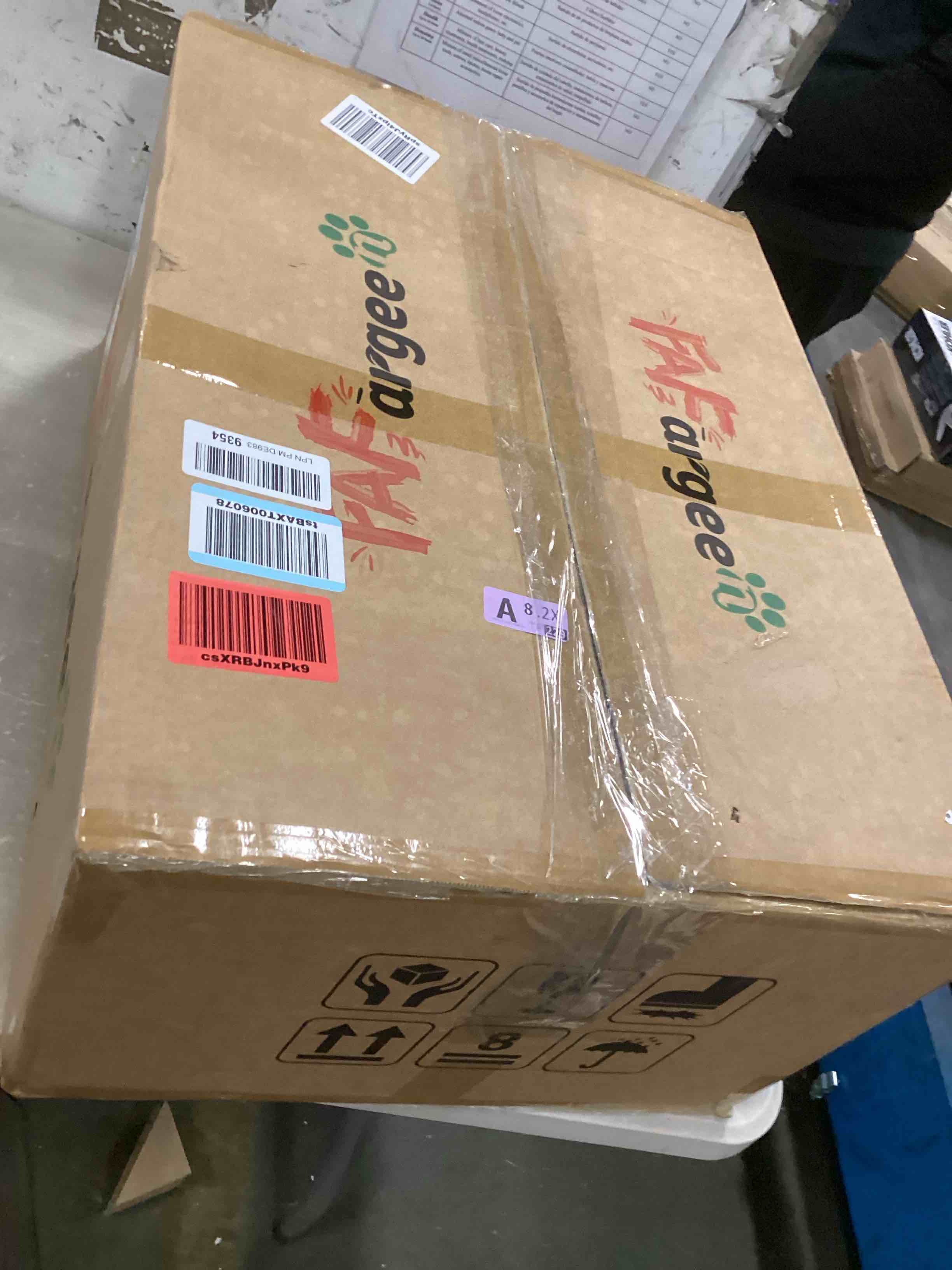 https://s3.amazonaws.com/lotting-images-prod/bidfta/TEA1521424_1735244739167.jpeg