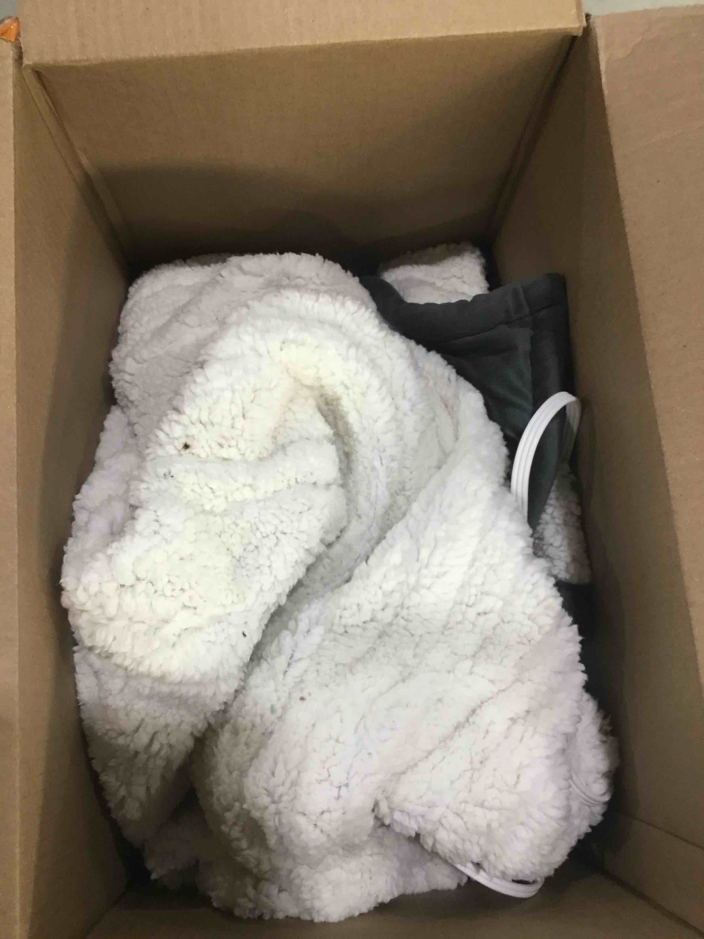 https://s3.amazonaws.com/lotting-images-prod/bidfta/TEA1543755_1750362434892.jpeg