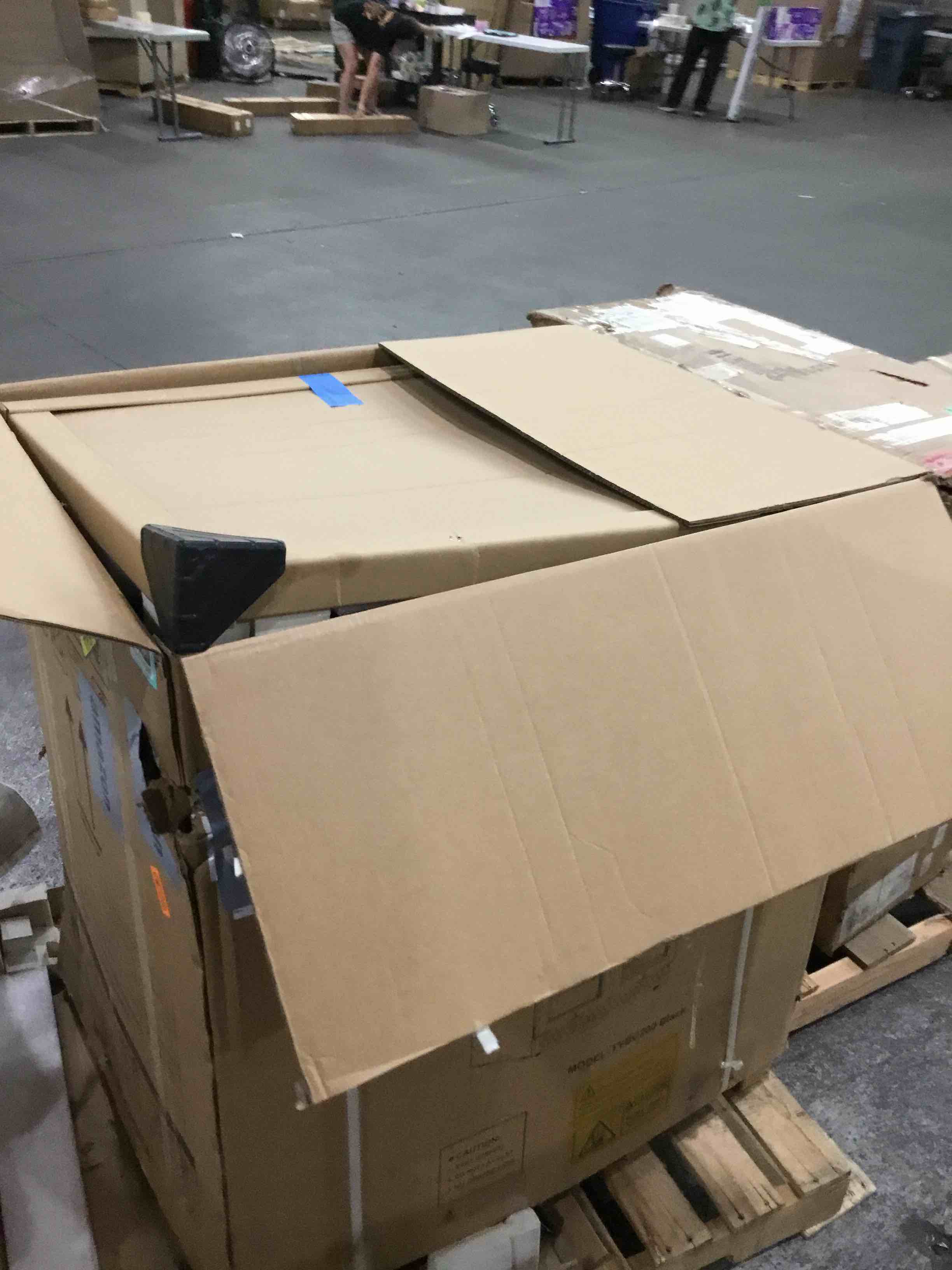 https://s3.amazonaws.com/lotting-images-prod/bidfta/TEA1544301_1752078343902.jpeg