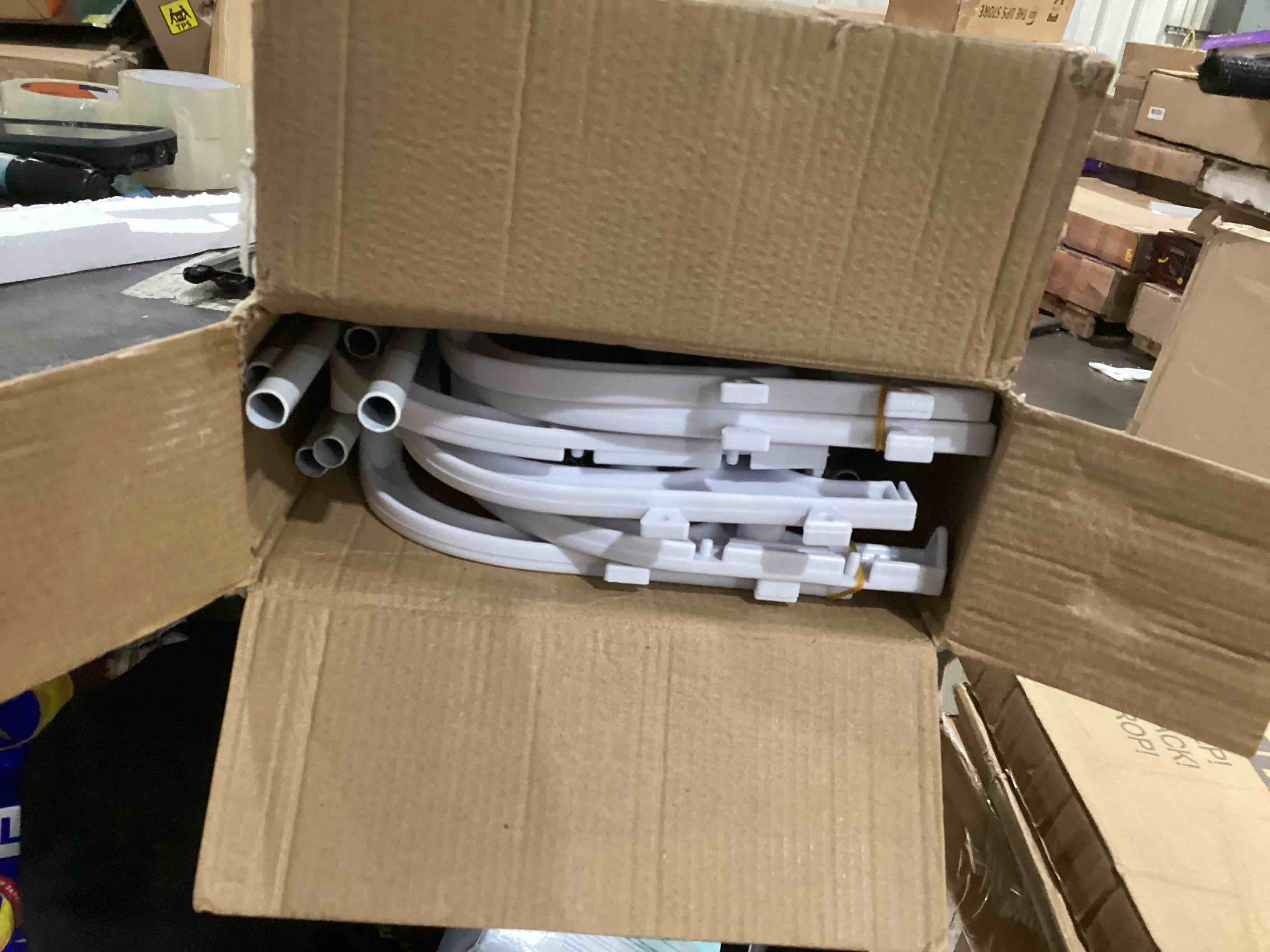 https://s3.amazonaws.com/lotting-images-prod/bidfta/TEA1545922_1756397395976.jpeg