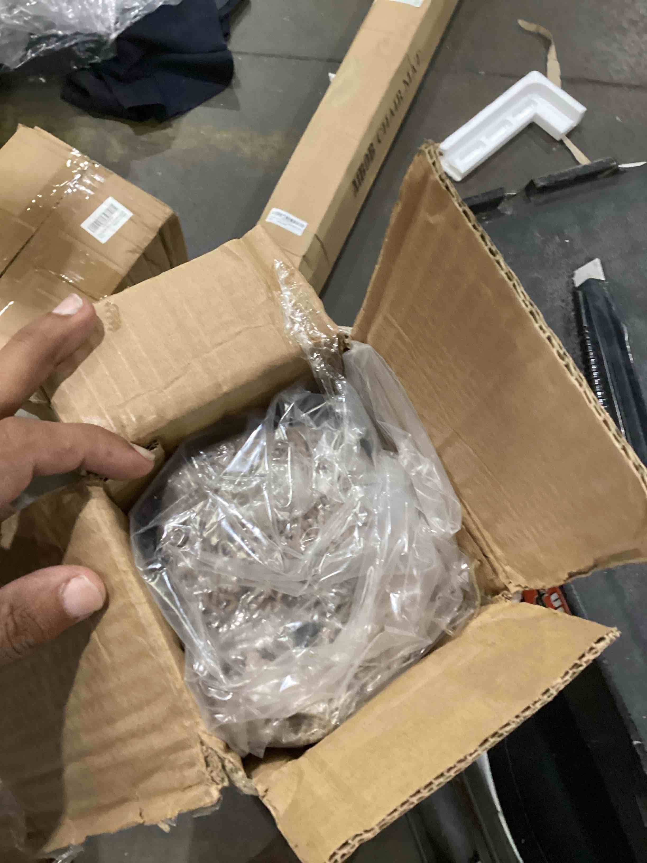 https://s3.amazonaws.com/lotting-images-prod/bidfta/TEA1545934_1756402113413.jpeg