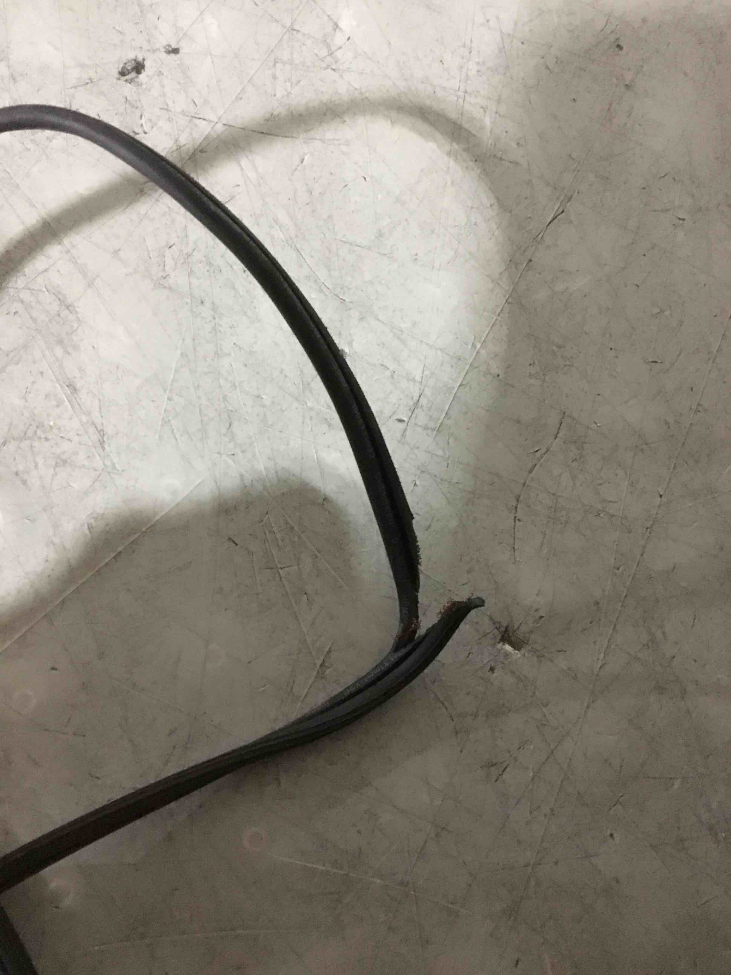 Condition photo showing As Is for Agiiman oil heater (CABLE COMPLETE BROKEN) 