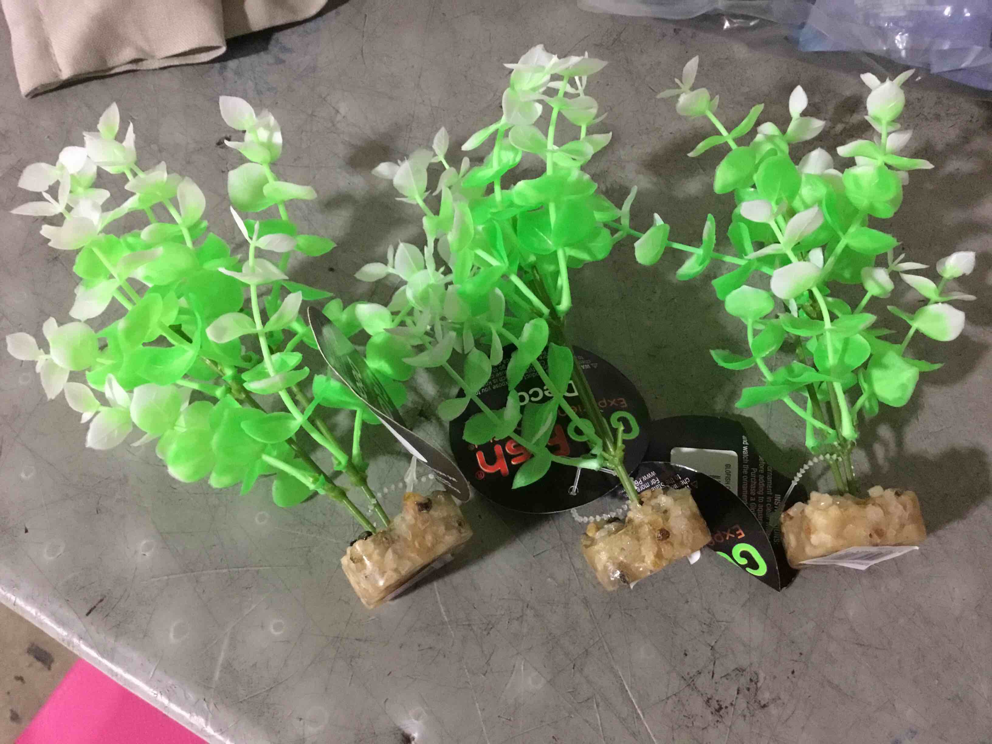 Condition photo showing New/Like New for GloFish Accessories Plants - Aquarium Decorations - Fish Tank Plants for All Tank Sizes (Pack of 3)