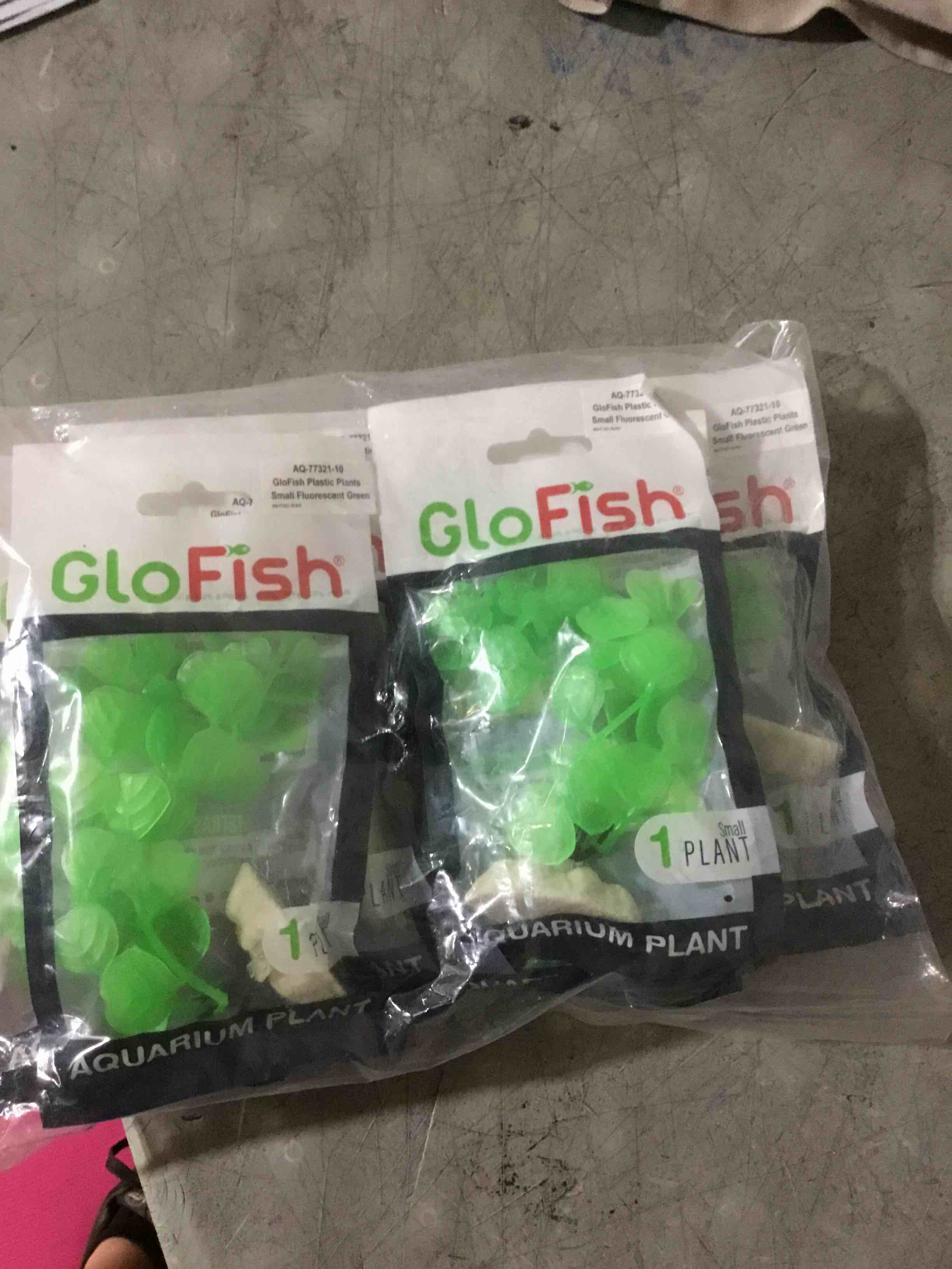 Condition photo showing New/Like New for 6 packs GloFish Fluorescent Plant, Green Small, Aquarium Décor, Fluoresces Under Blue LEDs