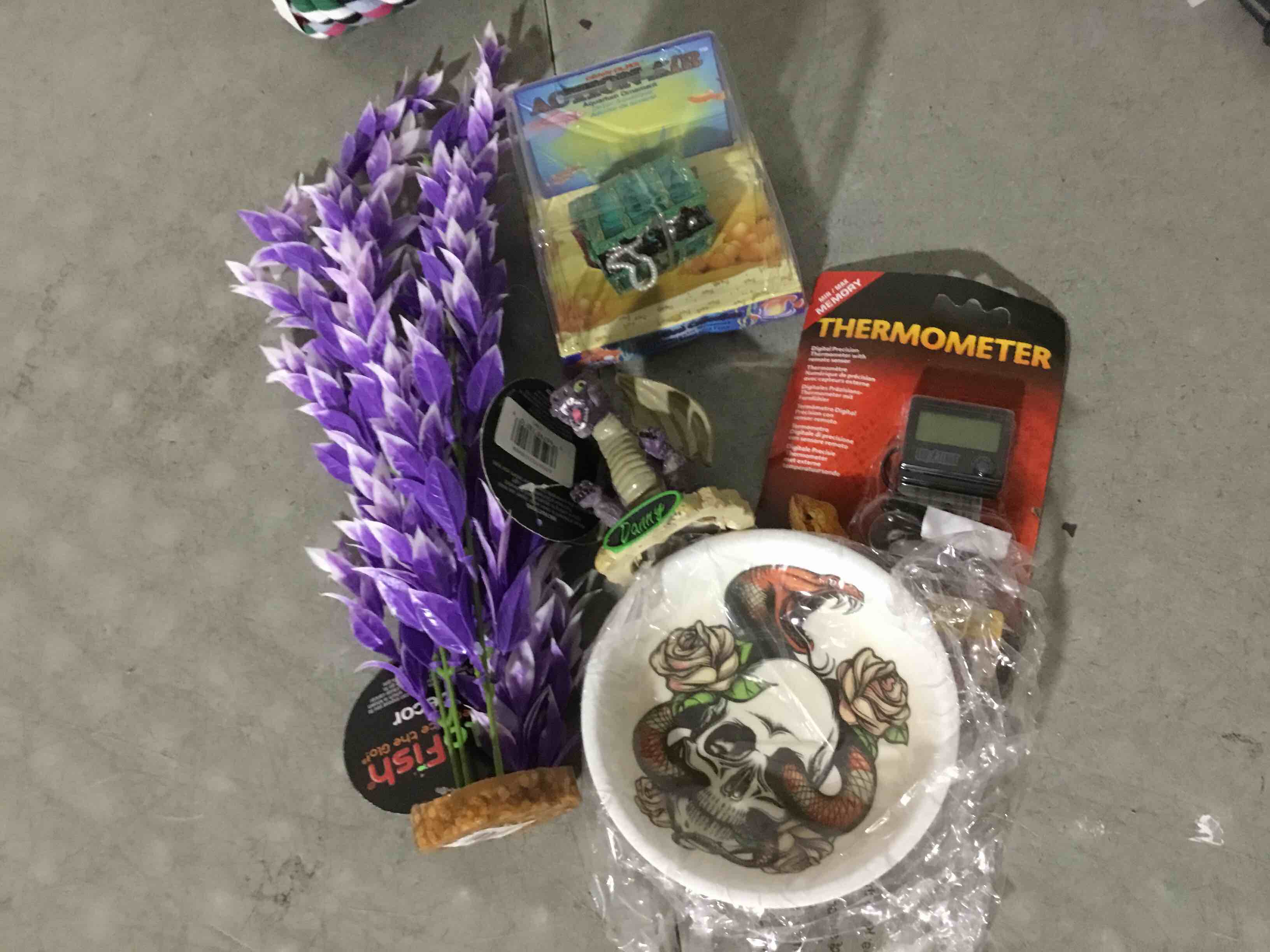 Condition photo showing New/Like New for Assortment of small pet items,miscellaneous small,variety of items,multiple pieces,5 pieces total
