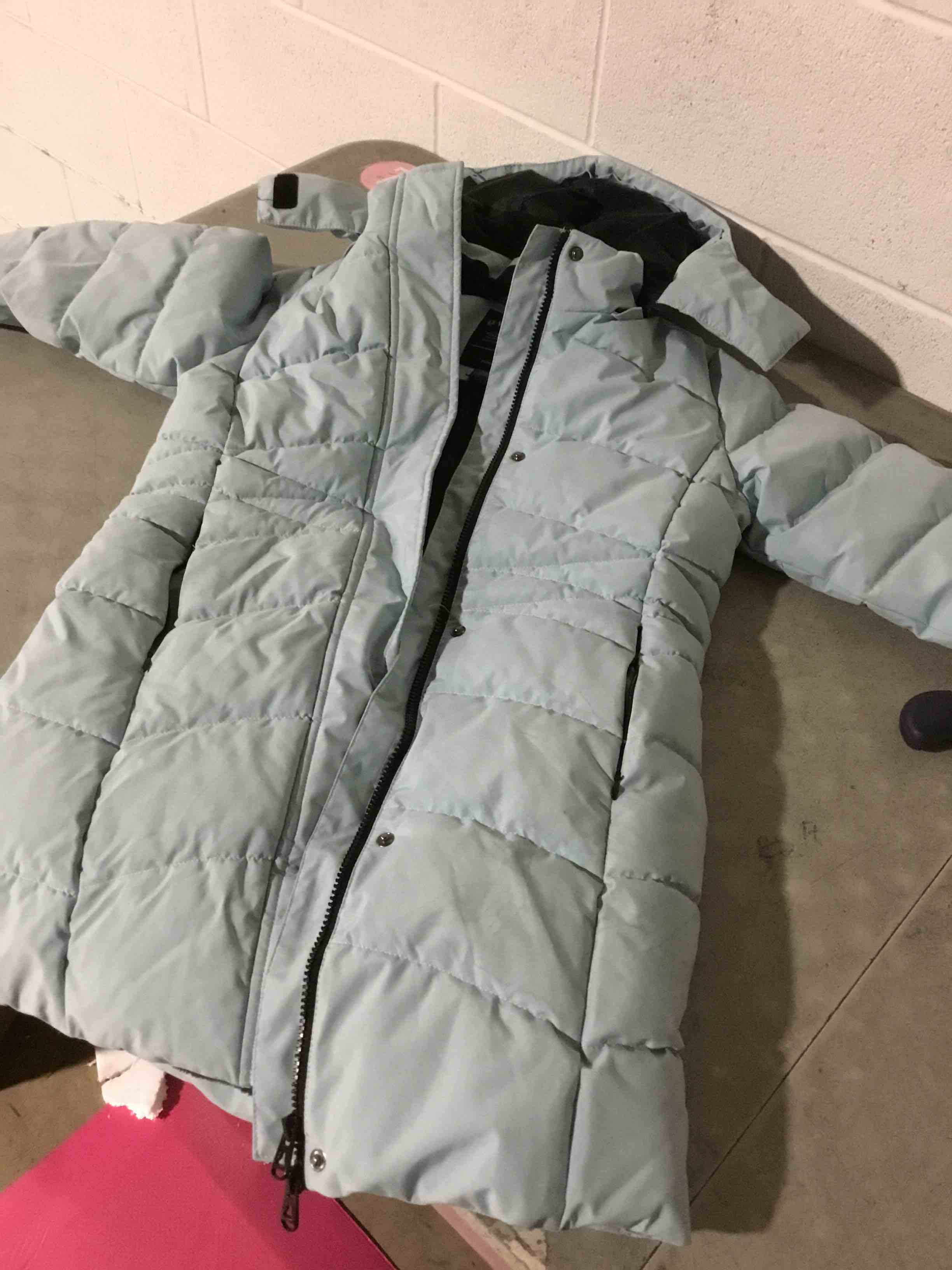 Condition photo showing Good Condition for Wantdo Women's Hooded Warm Winter Coat Quilted Thicken Puffer Jacket with Removable Hood color blue sky size 8