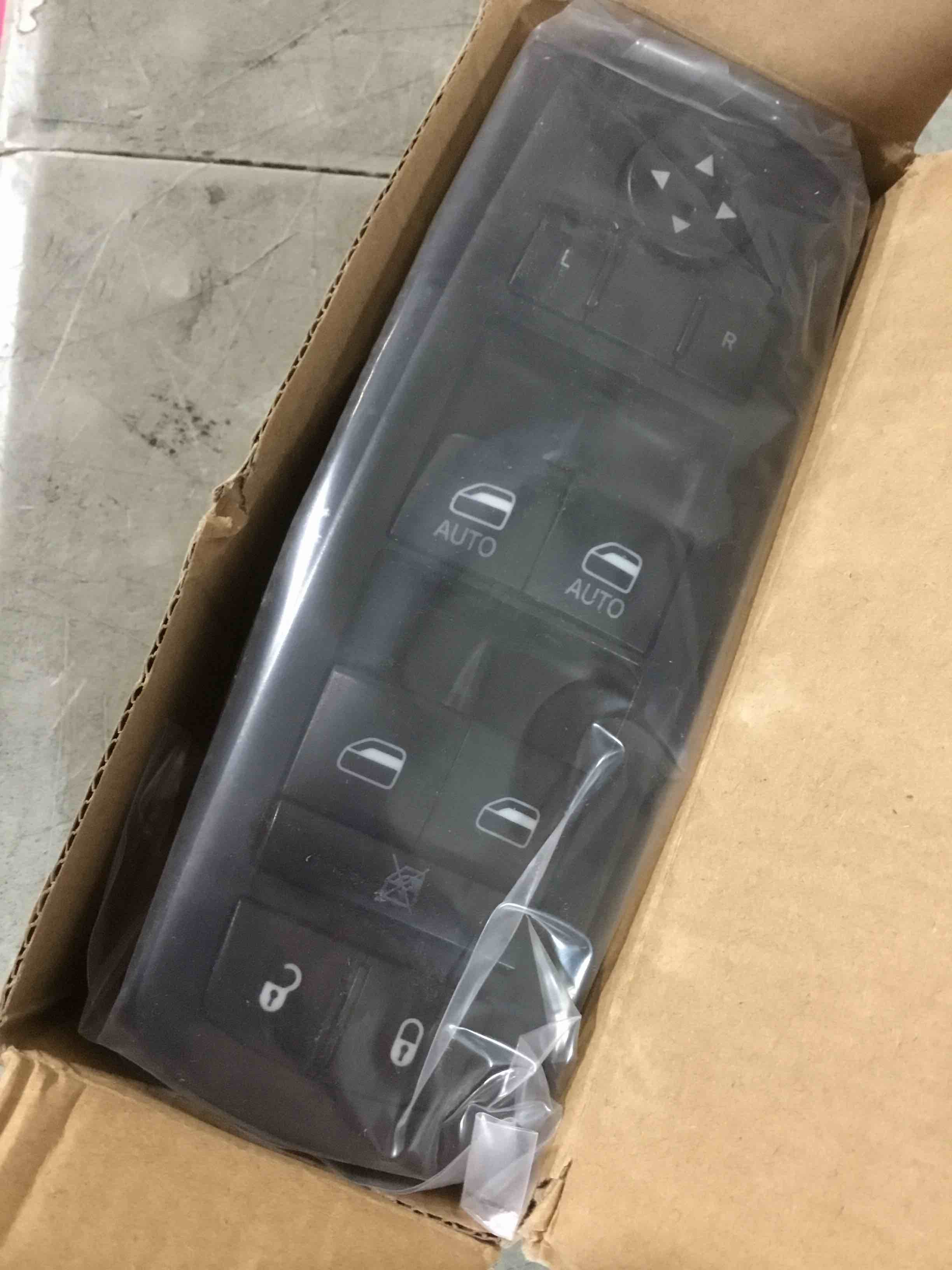 Condition photo showing New/Like New for driver side power window switch compatible with:2012-2016 chrysler town & country 2012-2019 dodge grand caravan replaces for:68110872aa 68298872aa 1s14252 dws1834 2012-2016 town