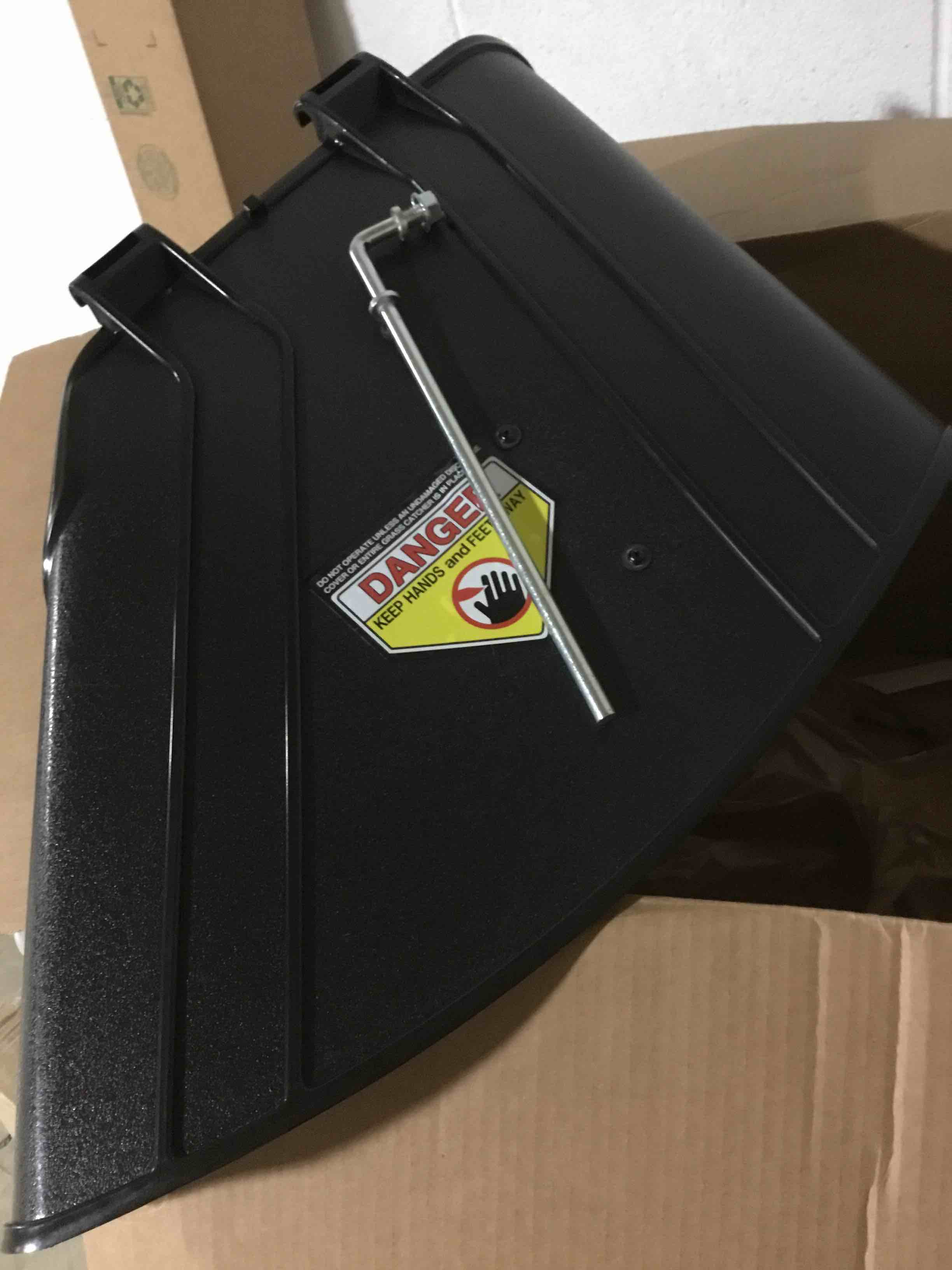 Condition photo showing Good Condition for 137-7046 deflector chute compatible with toro timecutter 42" sw4200 zs4200s 74705 74706 74726 75742 75748 75749 74665 74667 74677 74711 74726ta 75742ta 75742w