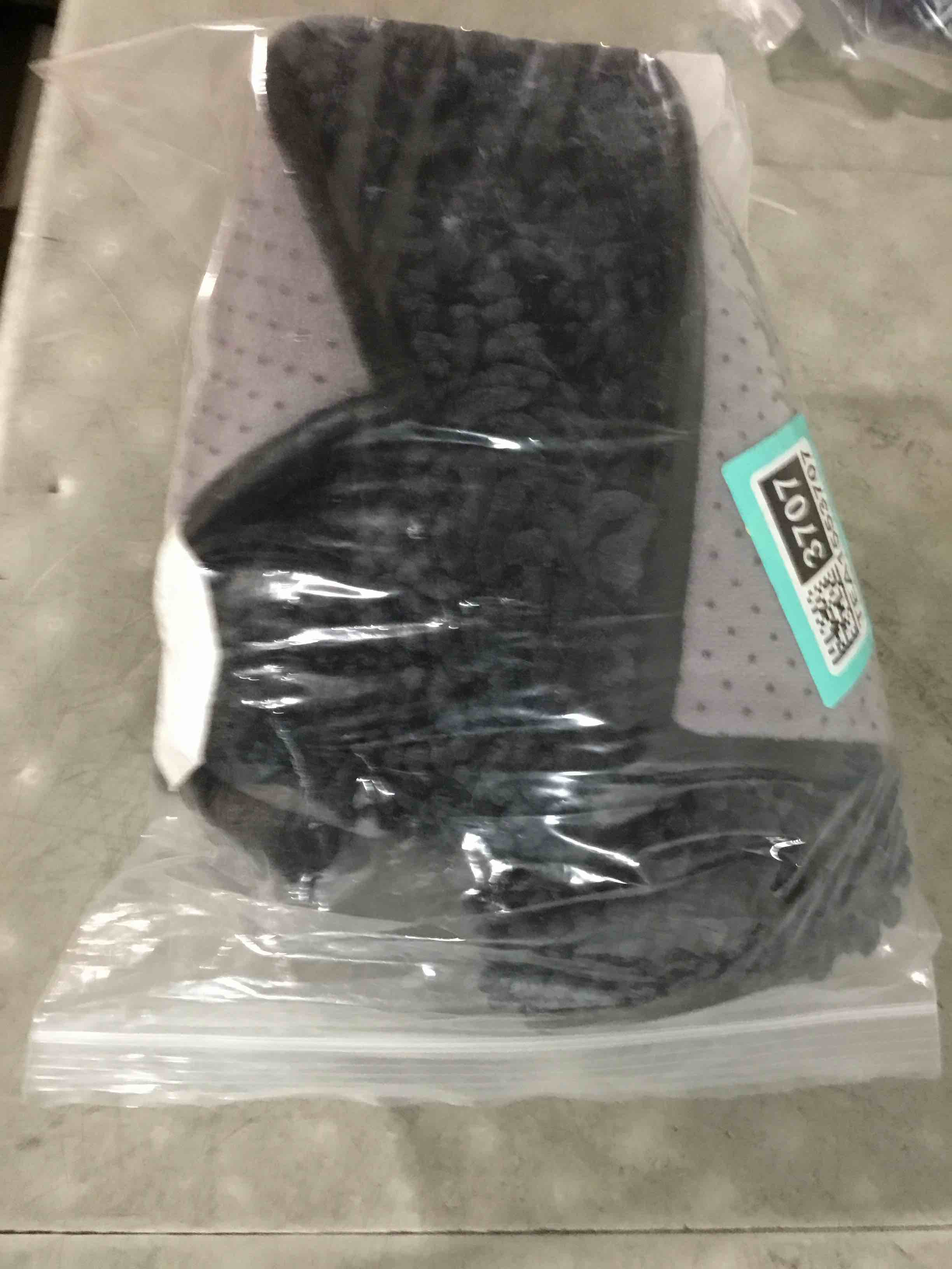 Condition photo showing Good Condition for yimobra long bathroom rugs runner 18x24 inch, extra thick soft absorbent chenille bath mat, non slip machine washable, quick dry bath rugs for bathroom floor, tub and shower, black black solid rectangular 18" x 24"