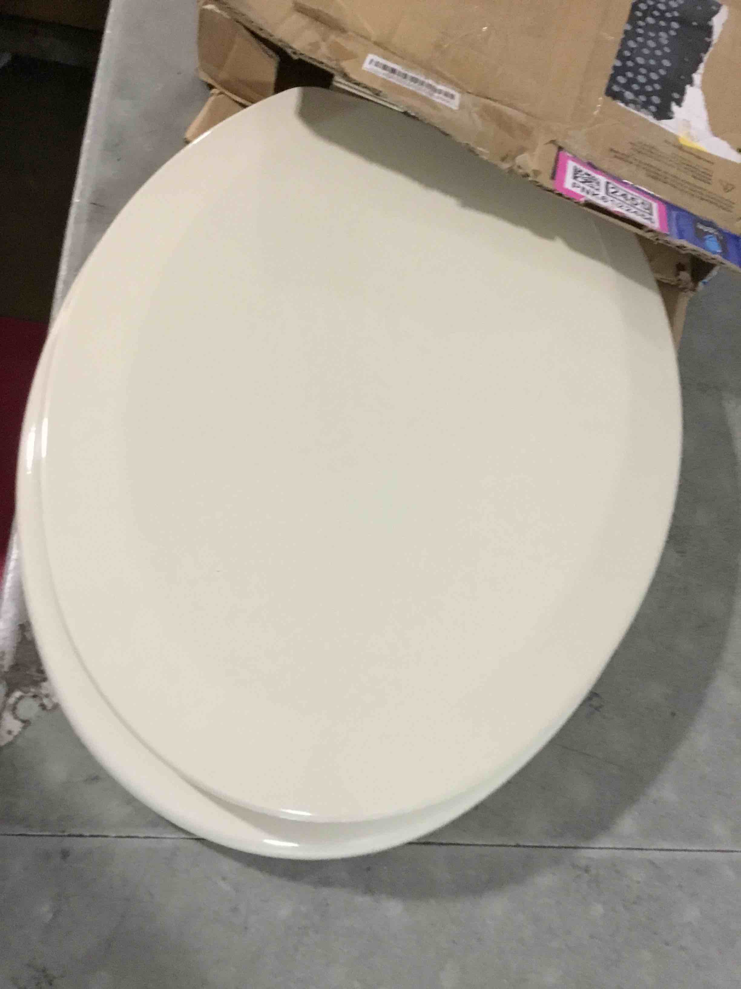 Condition photo showing Good Condition for highcraft premium elongated toilet seat with slow-close design, adjustable hinges & quick removal mechanism - molded plastic toilet seat - fits standard elongated toilets - oval seat in bone/beige