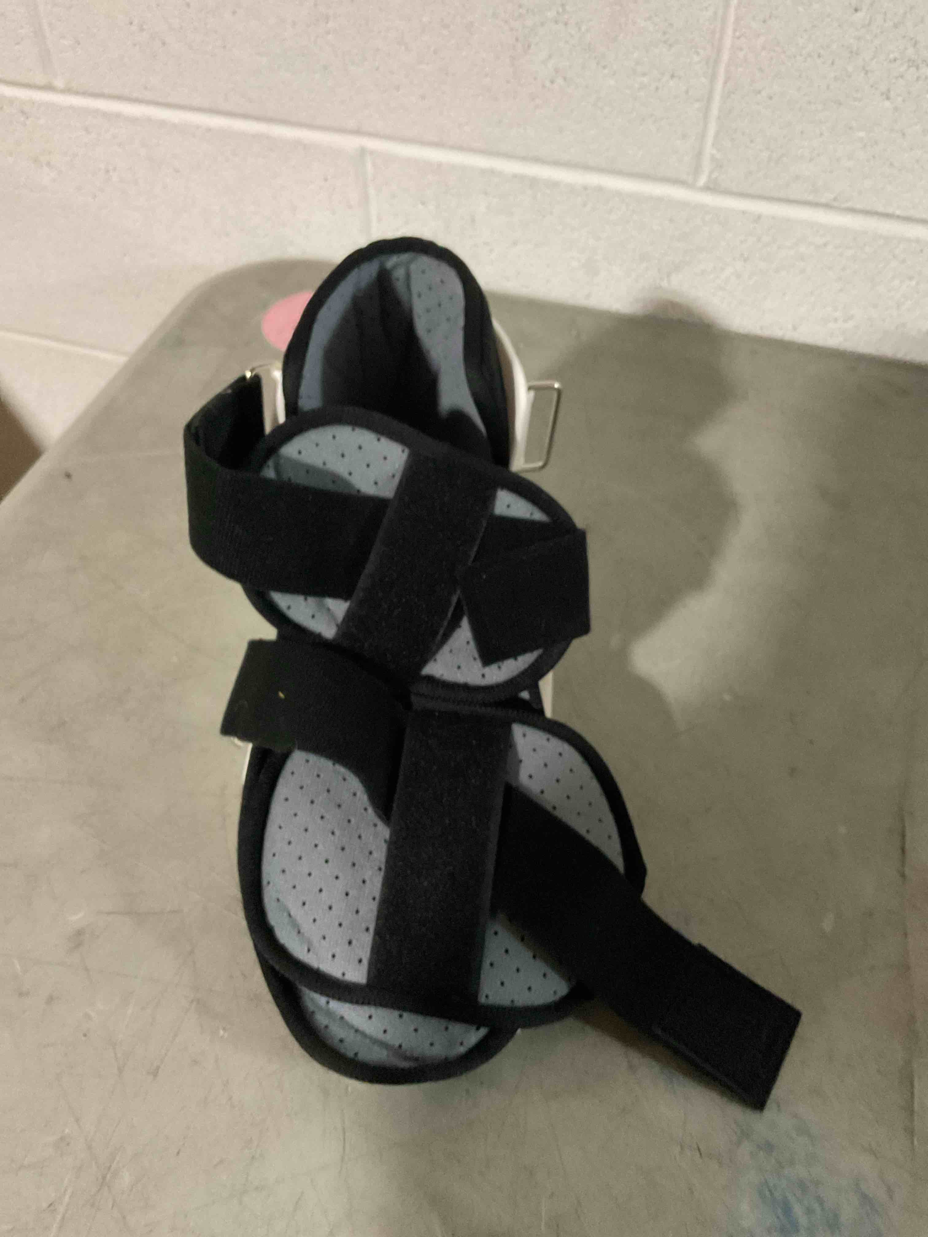Condition photo showing Good Condition for walking boot for broken toe injuries, sprained ankles, metatarsal stress, post-op support right foot fracture shoe fits men and women, stable ankle joints postoperative recovery pain relief
