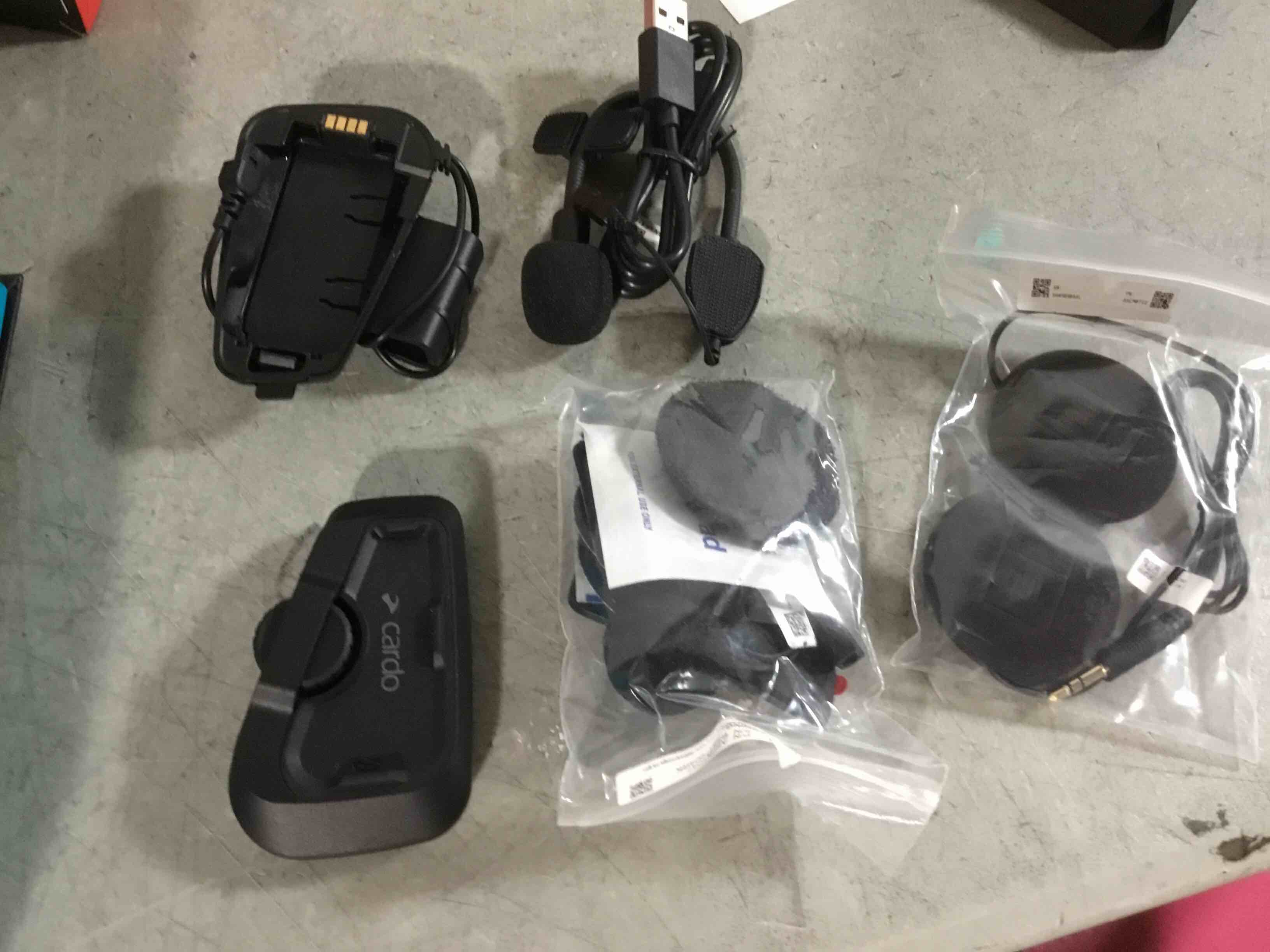 Condition photo showing Good Condition for cardo systems freecom 2x motorcycle 2-way helmet bluetooth communication system headset intercom, universal bluetooth connectivity, waterproof, 40mm speakers - single pack freecom 2x 1 pack