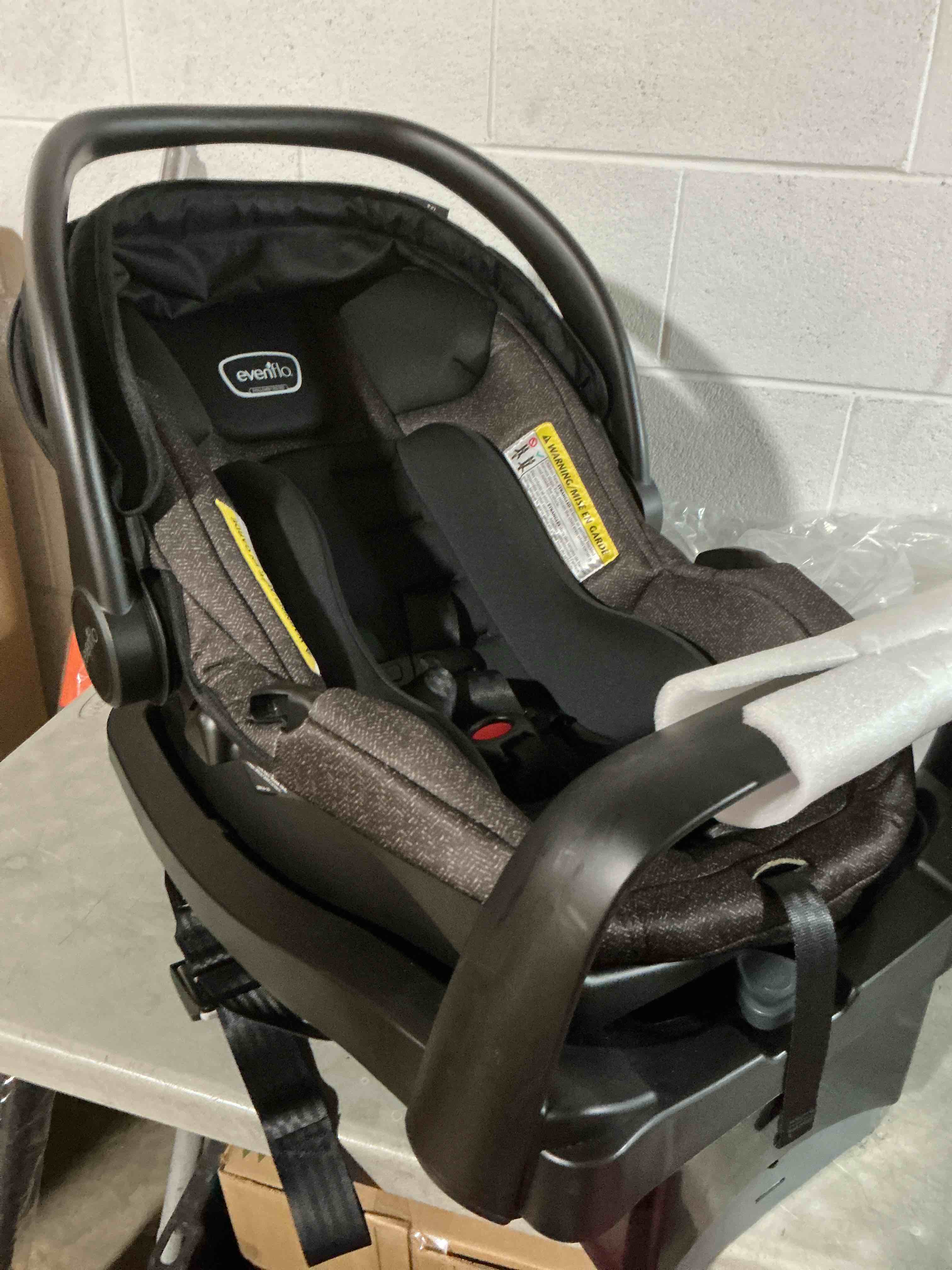 Condition photo showing Good Condition for shyft dualride with carryall storage infant car seat and stroller combo (boone gray)