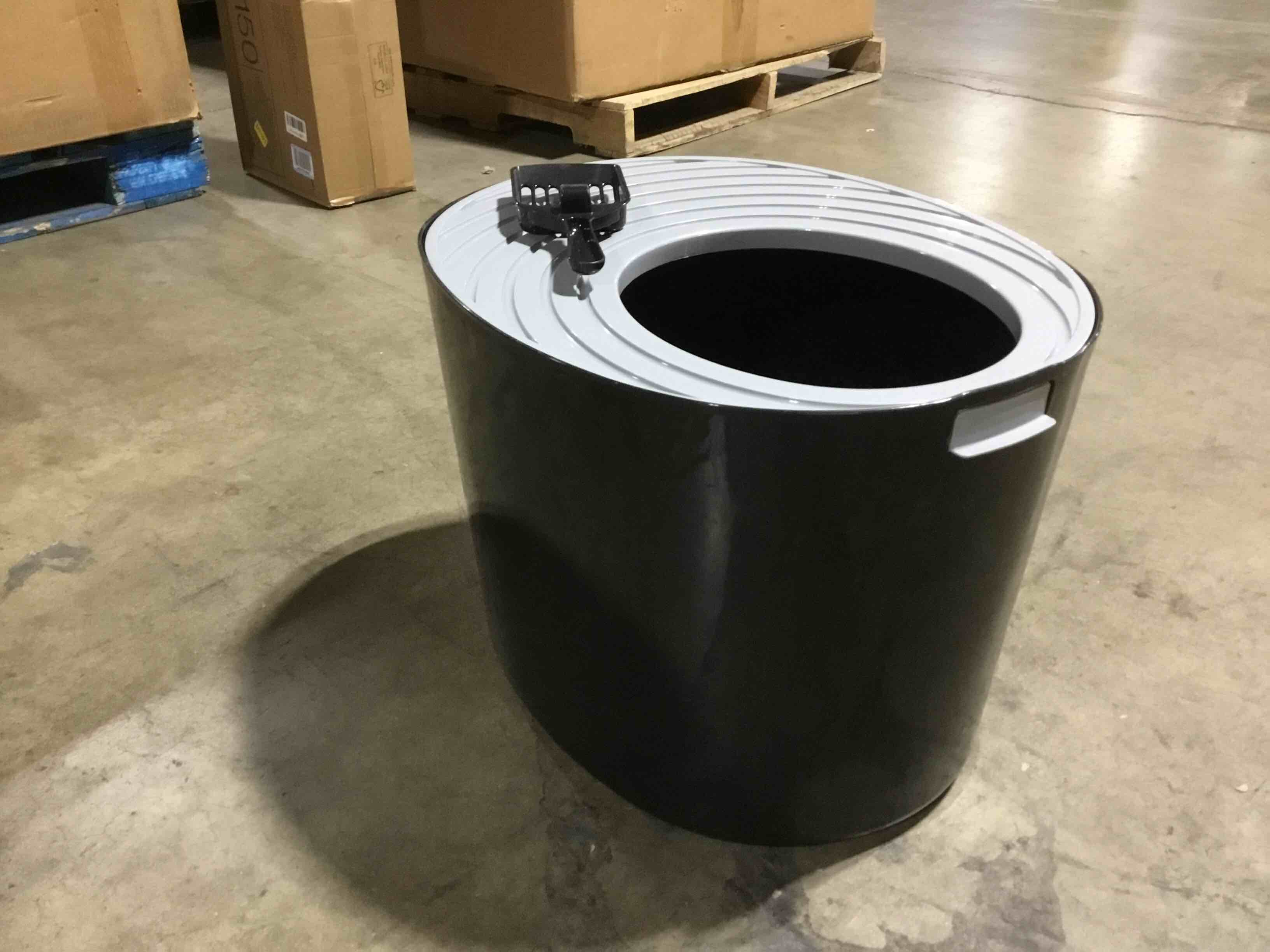 Litter Box with Scooper