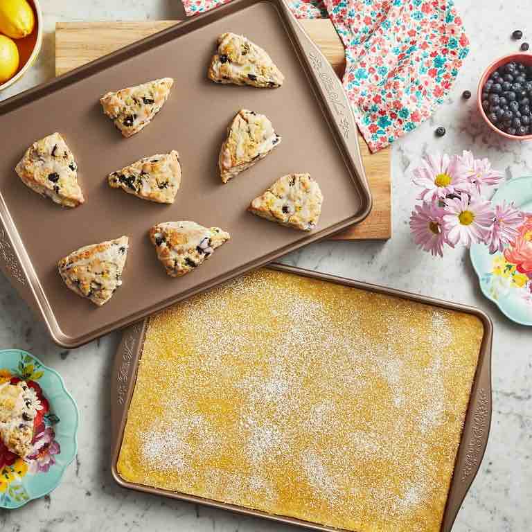 (similar ) 2 -Piece Large Nonstick Metal Baking Sheets