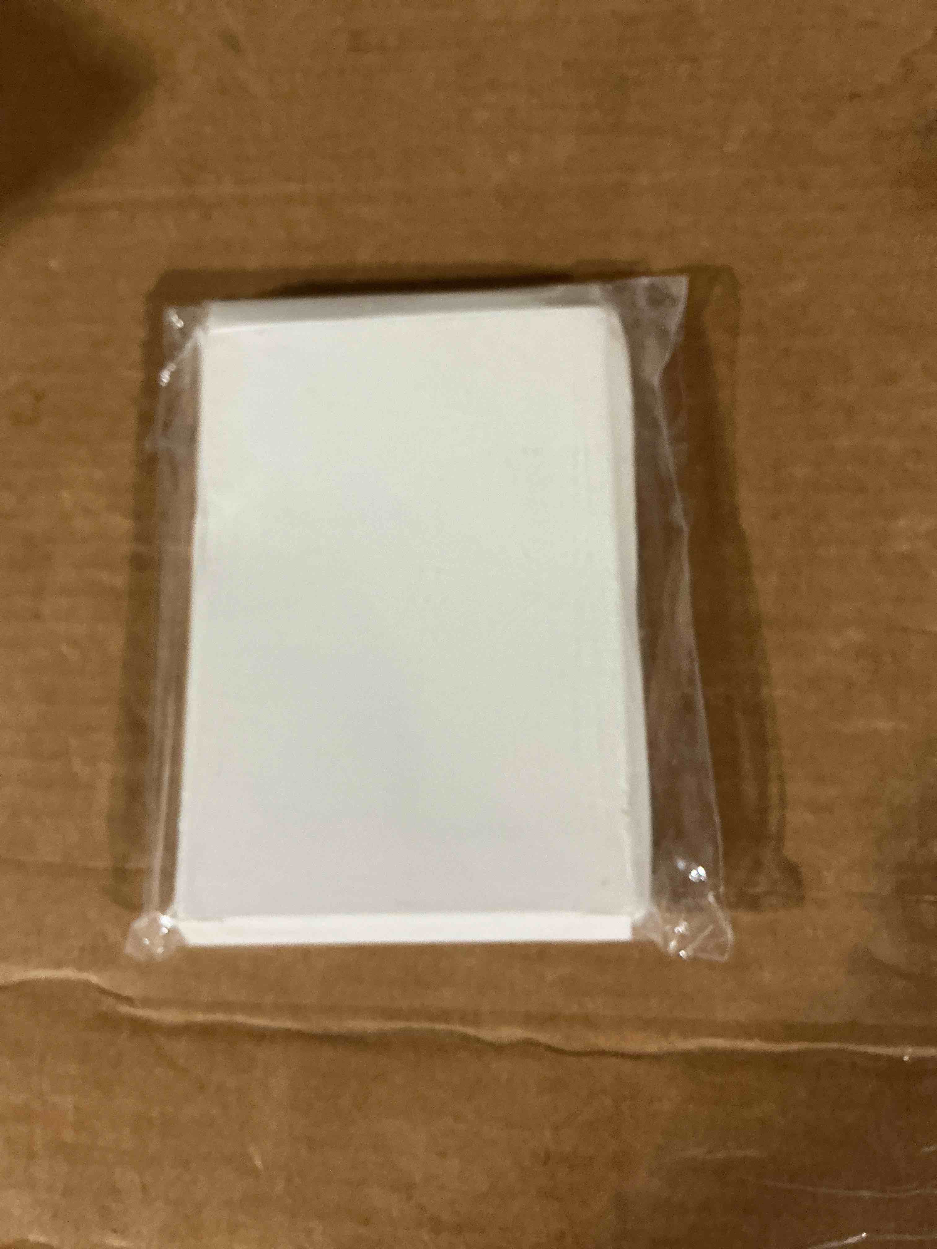 Condition photo showing Good Condition for white pearlescent paper envelopes.dimensions are 3.5 x 5.1. with gold border decoration, luxurious and fashionable. suitable for wedding and party invitations. (20, 3.5"x5.1”) 3.5"x5.1” 20-pieces 