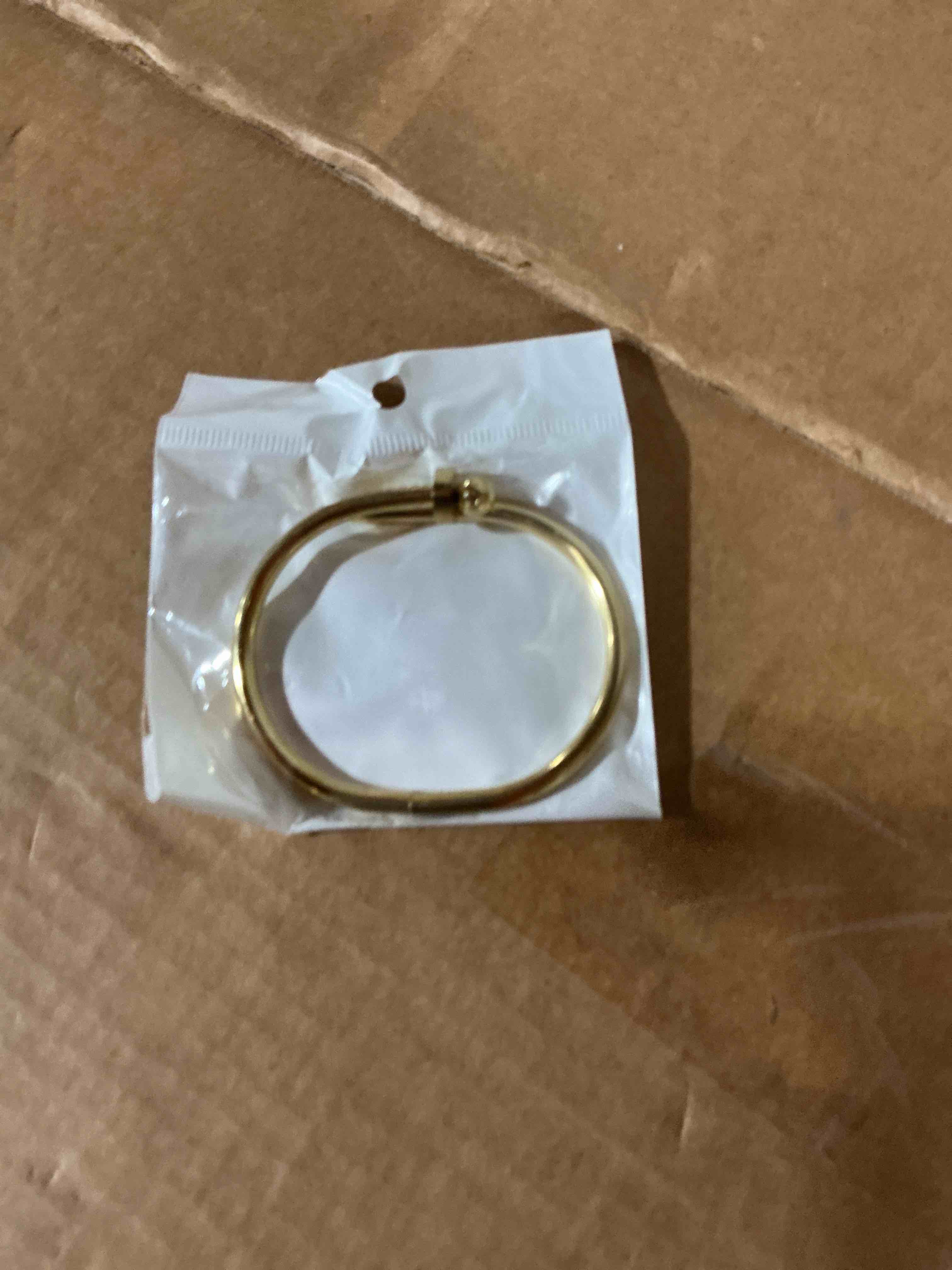 Condition photo showing Good Condition for bracelet bangles stainless steel gold color (unique size)