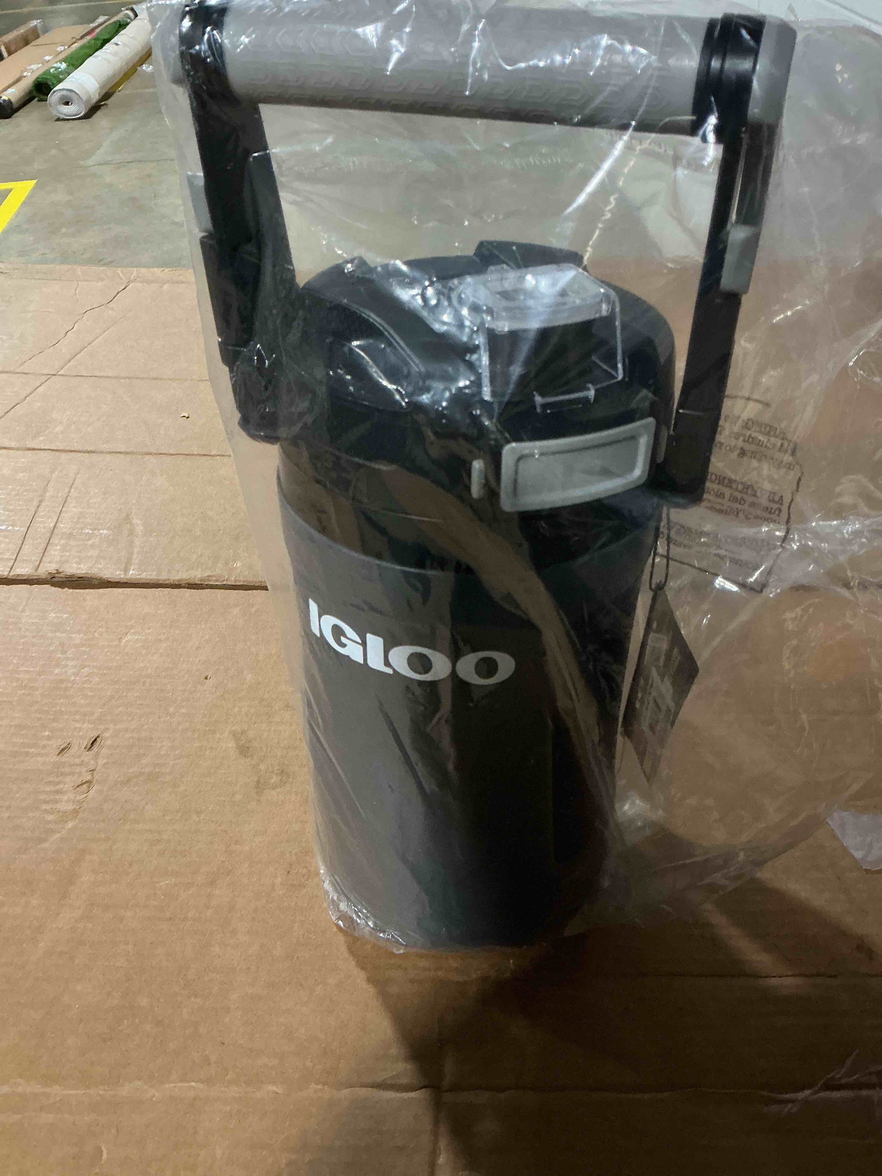 Condition photo showing Good Condition for igloo 00031536 rival 1/2 gallon auto chug jug tact-gry.blk.blk.gry