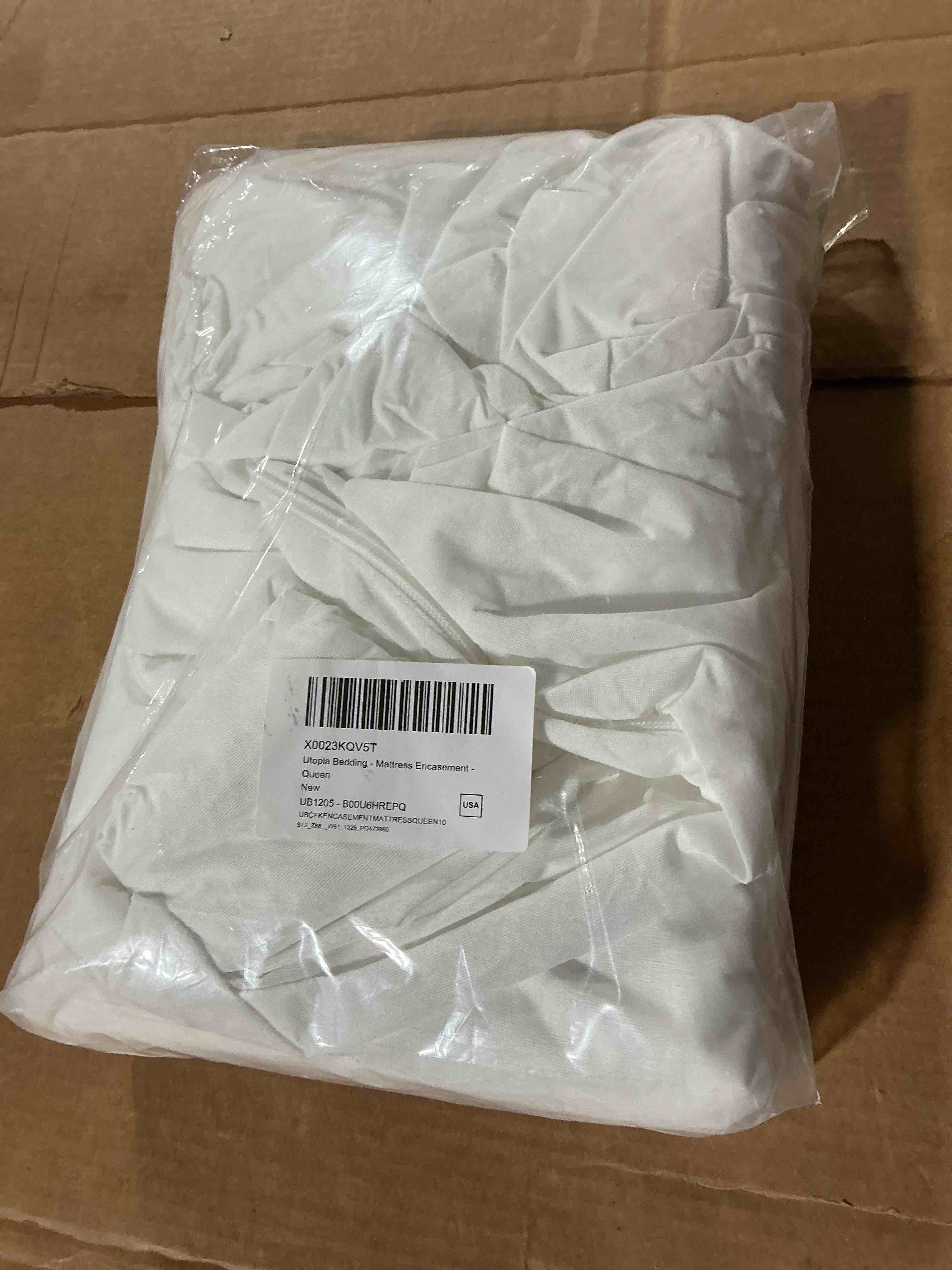 Condition photo showing Good Condition for bedding zippered mattress encasement queen, 100% waterproof bed bug and dust mite proof mattress protector, absorbent six-sided mattress cover