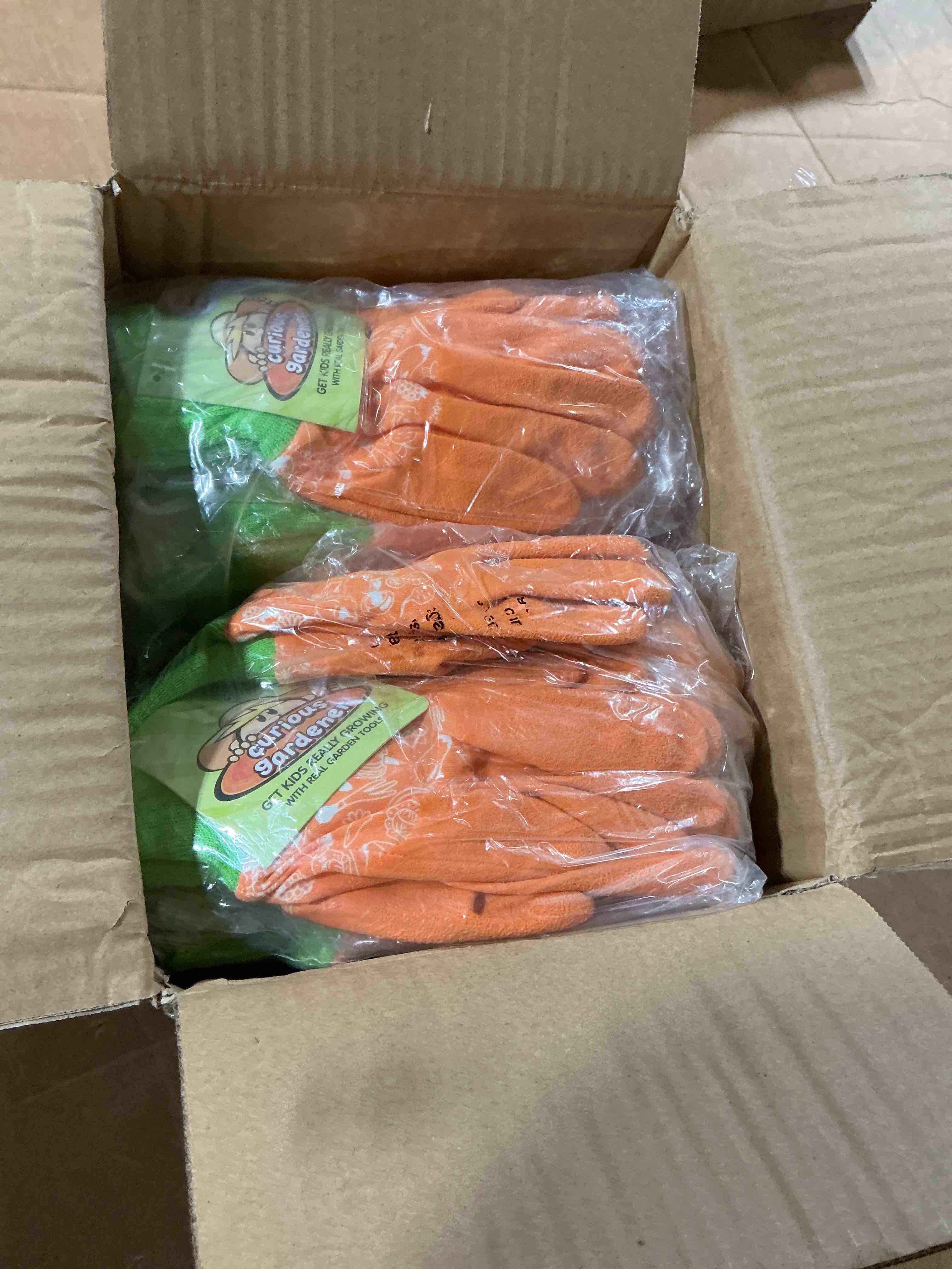 Condition photo showing New/Like New for case of 24 curious gardener excellent grip and durability garden gloves medium/large