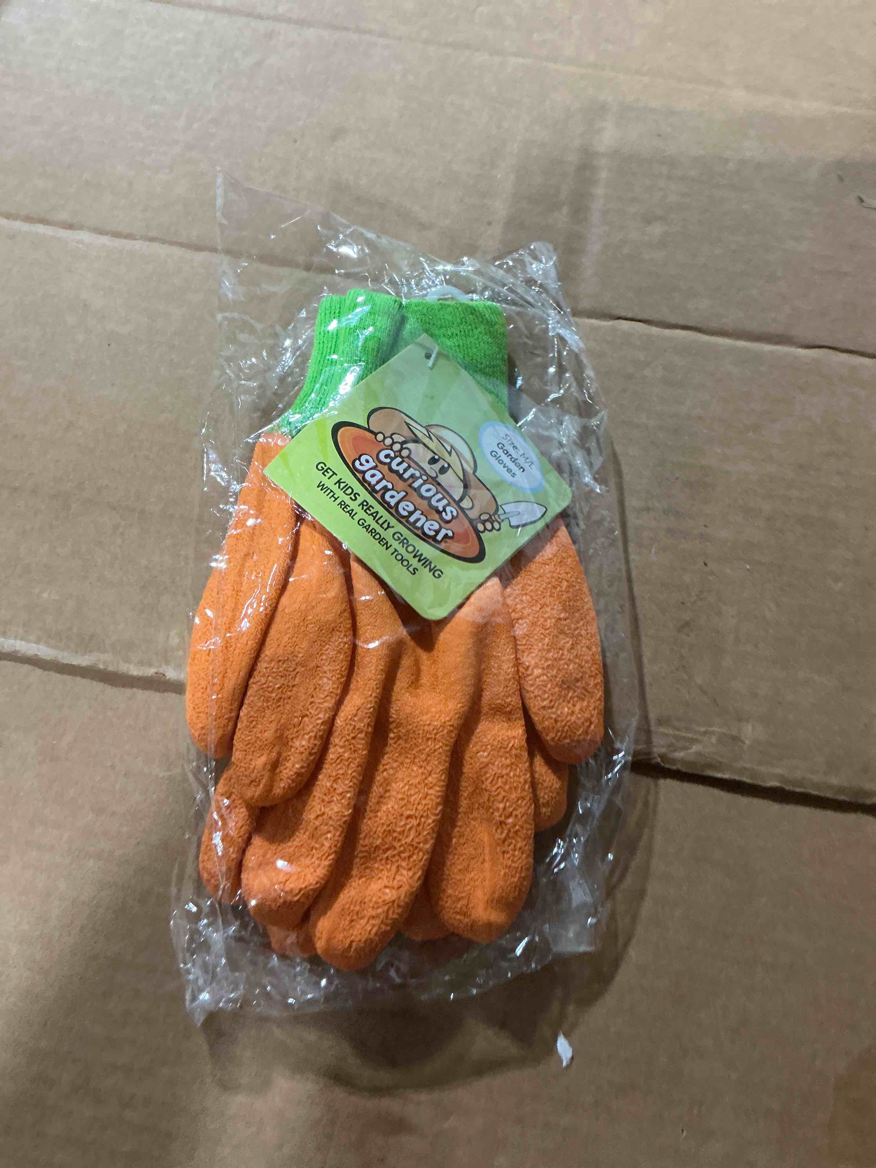 Condition photo showing New/Like New for 5-pair curious gardener excellent grip and durability garden gloves medium/large